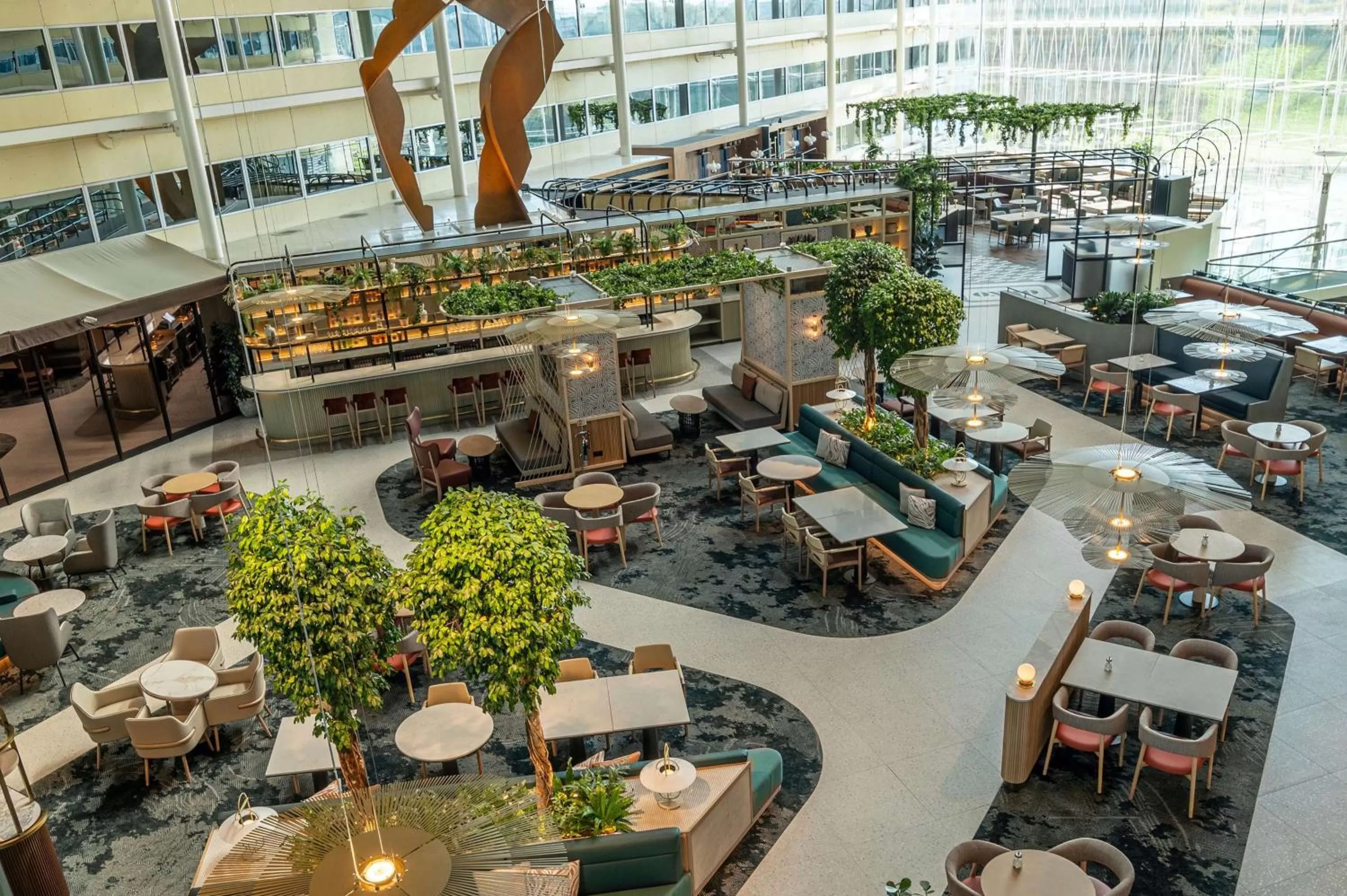 Lounge or bar in Hilton London Heathrow Airport