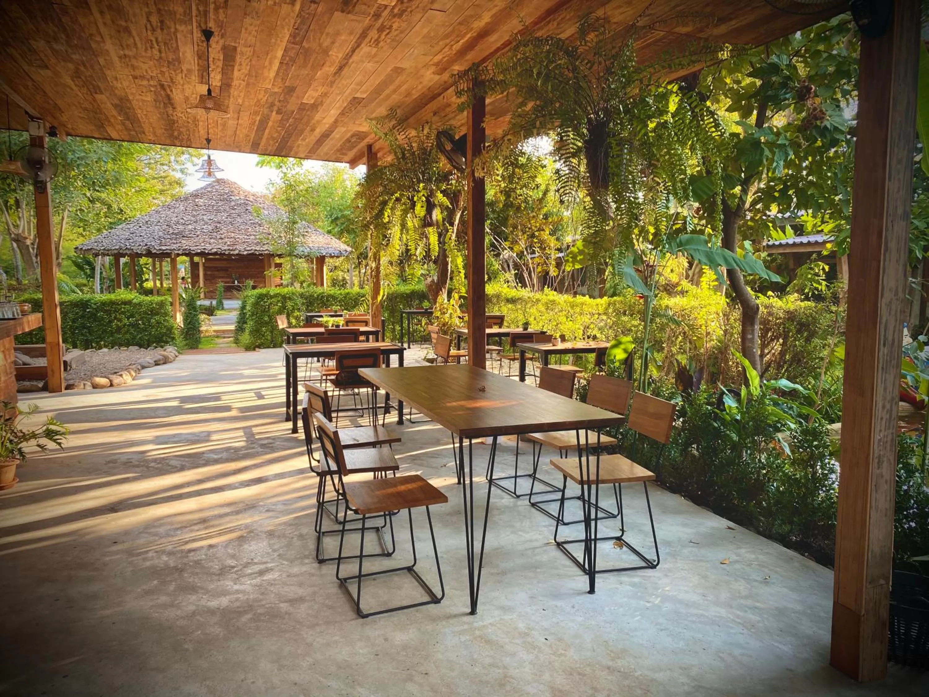 Restaurant/places to eat in Sirita