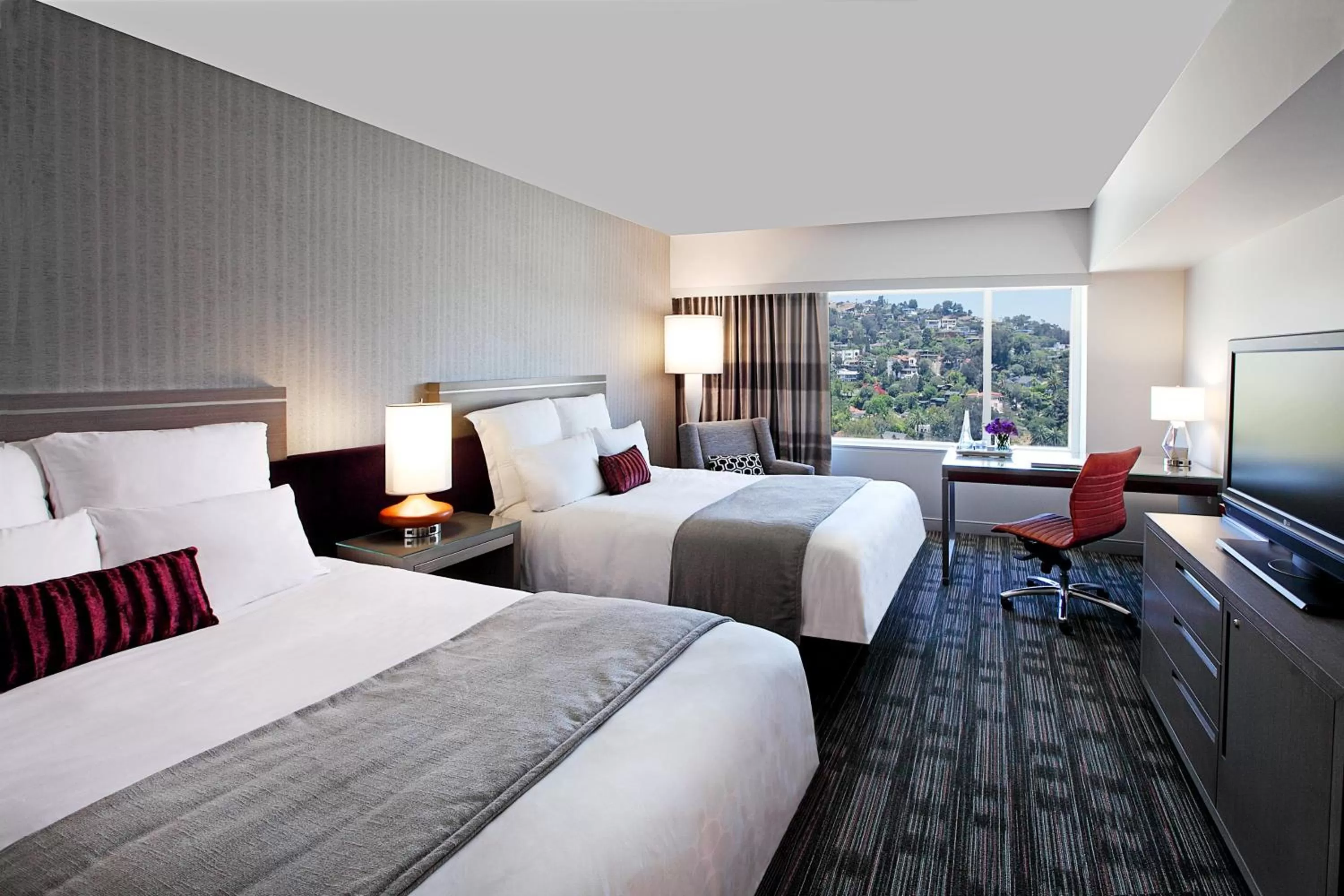 Photo of the whole room, Bed in Loews Hollywood Hotel