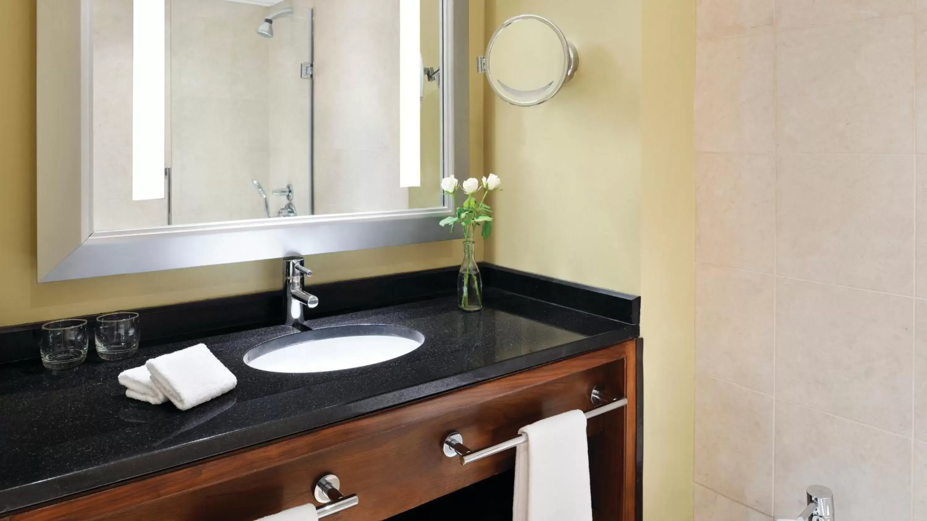 Standard Twin Room in InterContinental Amman Jordan by IHG Standard Twin Room in InterContinental Amman Jordan by IHG