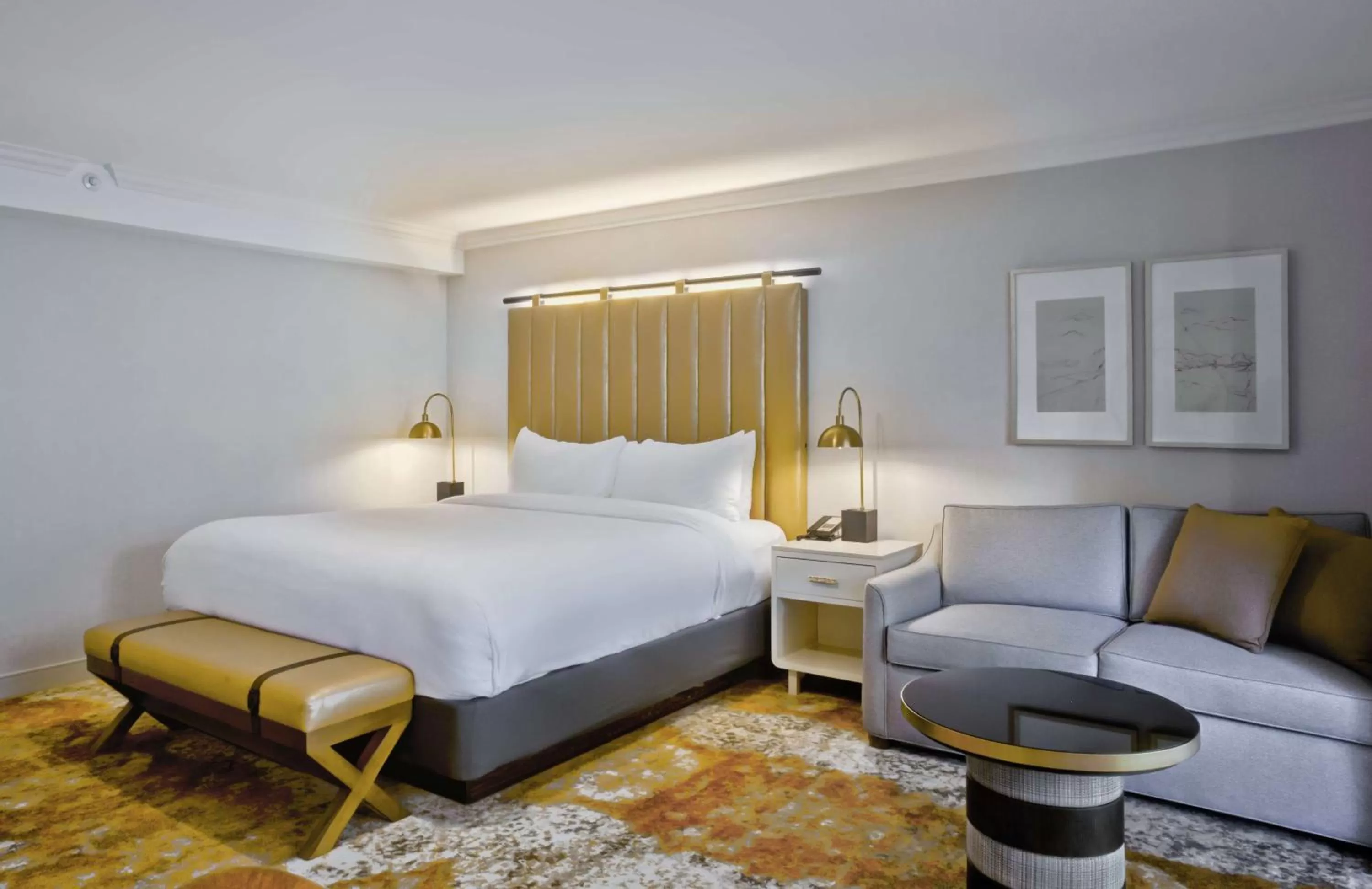 Living room, Bed in The Inn at Saratoga, Tapestry Collection by Hilton