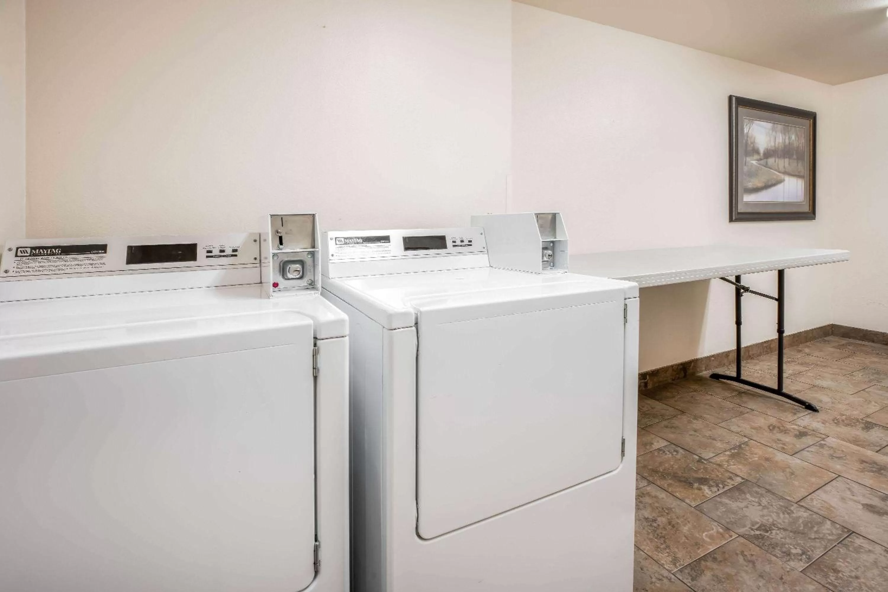 On site, Kitchen/Kitchenette in La Quinta by Wyndham Wenatchee