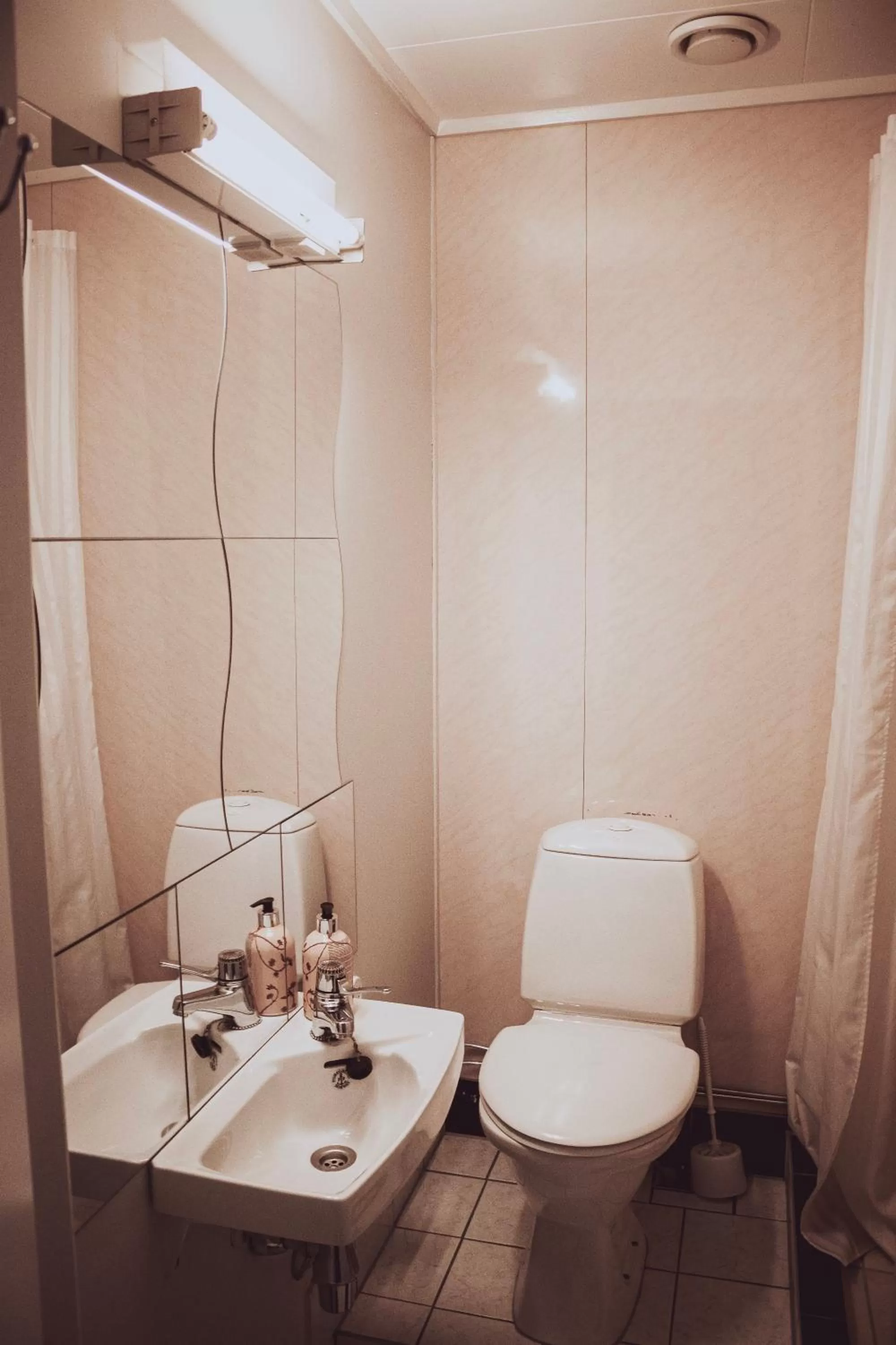 Bathroom in Førde Pensjonat