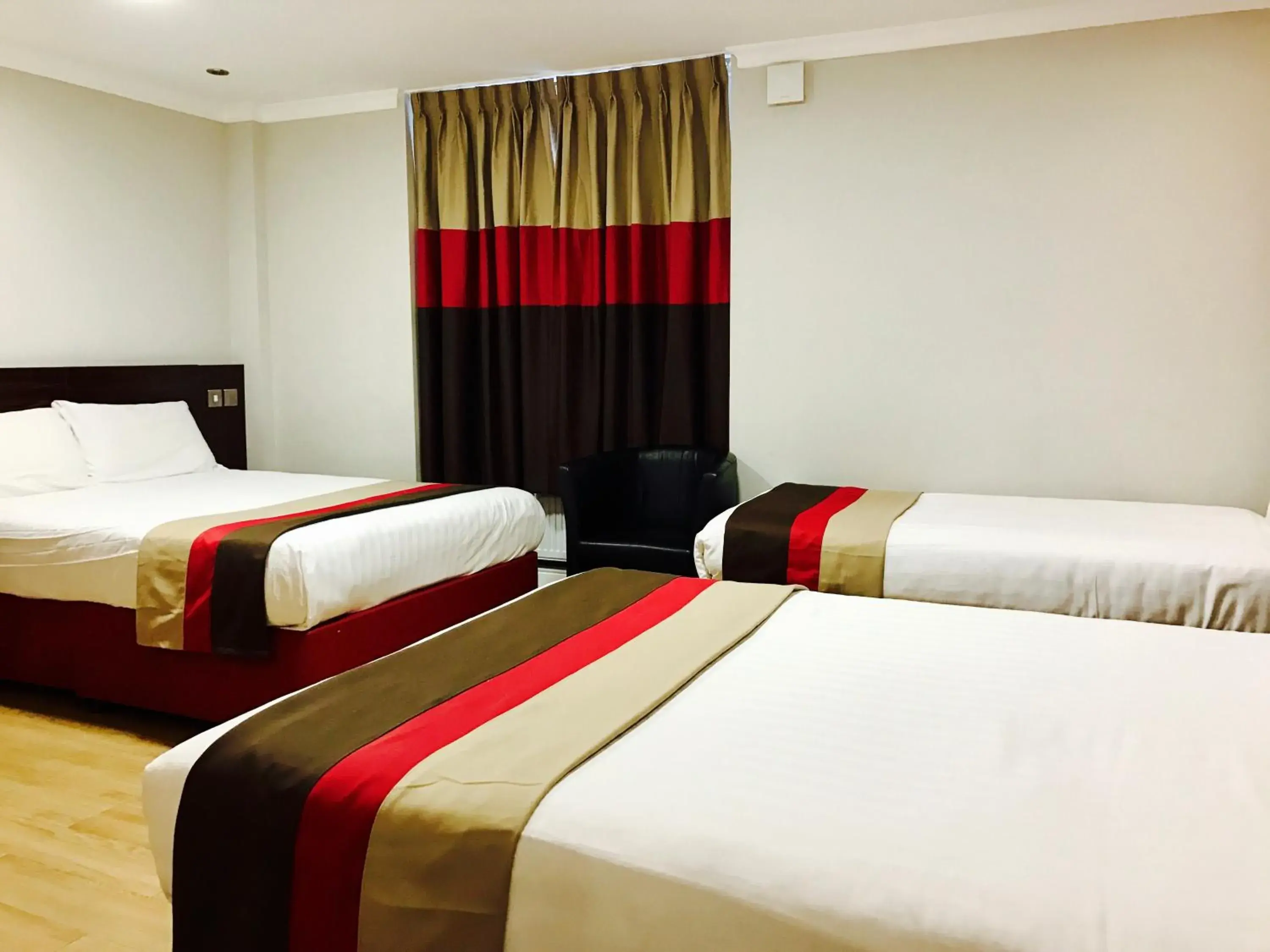 Classic Family Room in Royal Cambridge Hotel Classic Family Room in Royal Cambridge Hotel