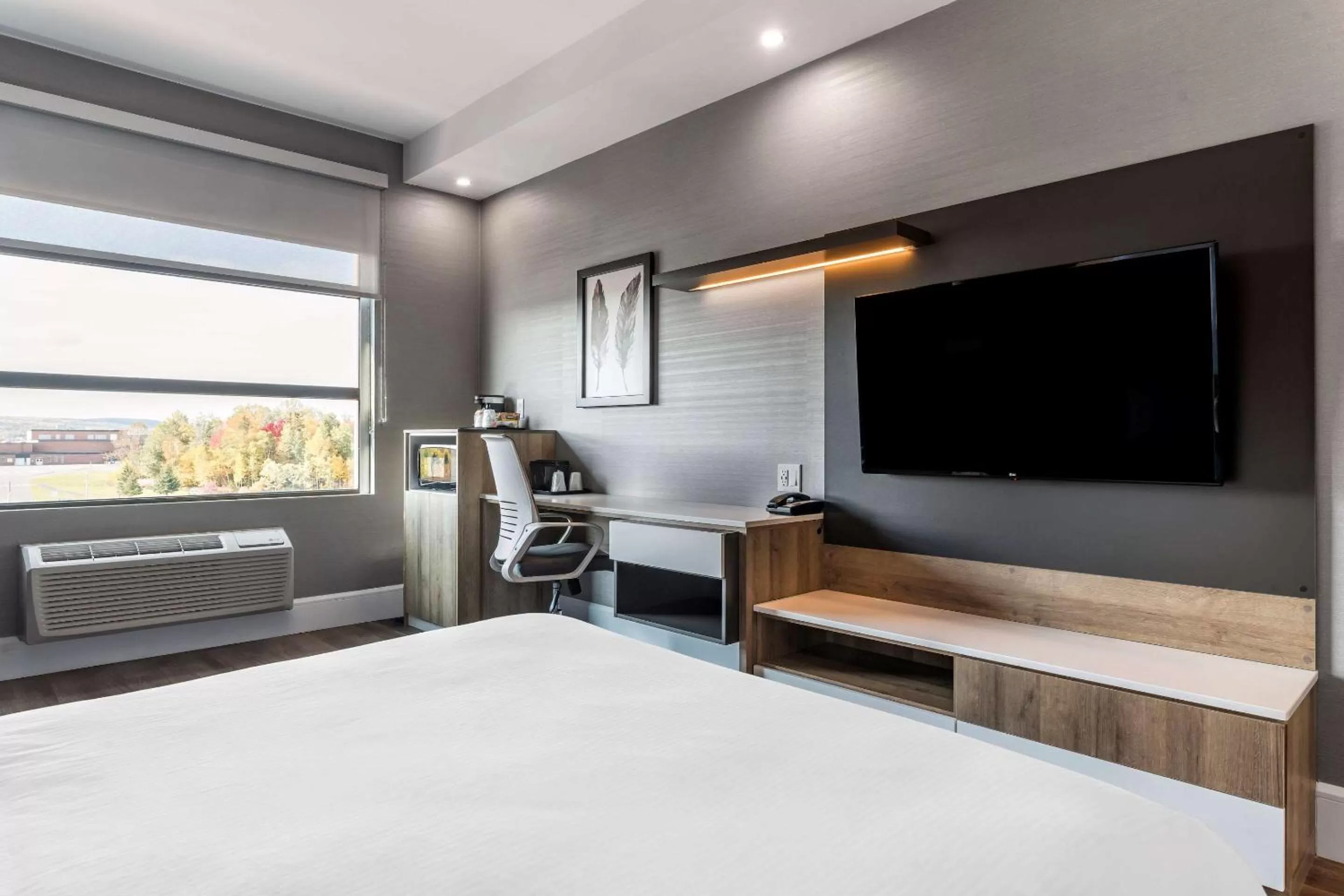 Photo of the whole room, Bed in Quality Hotel & Conference Centre