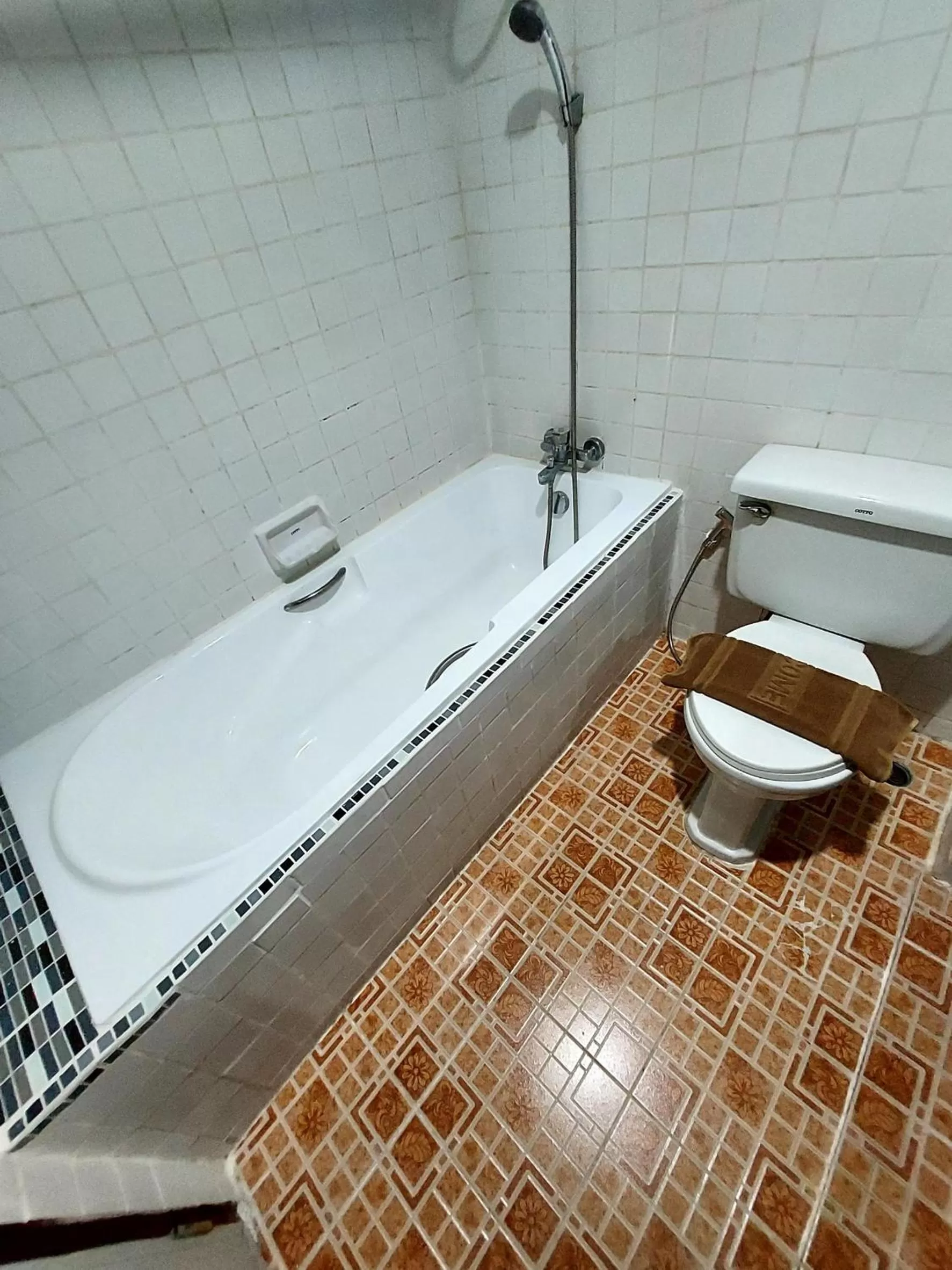 Bath in Traveller Inn Hotel