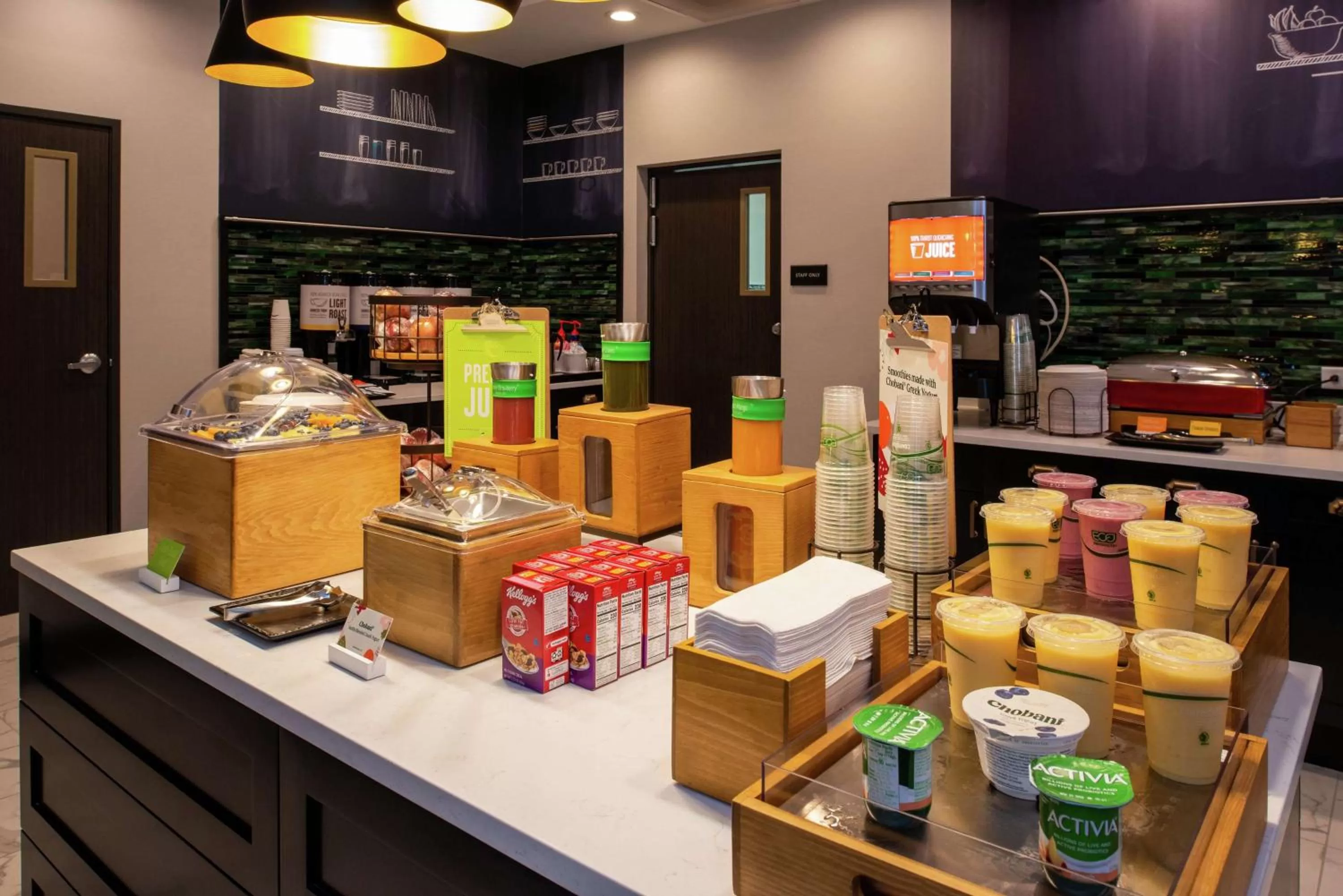 Breakfast in Hampton Inn & Suites Winston-Salem Downtown