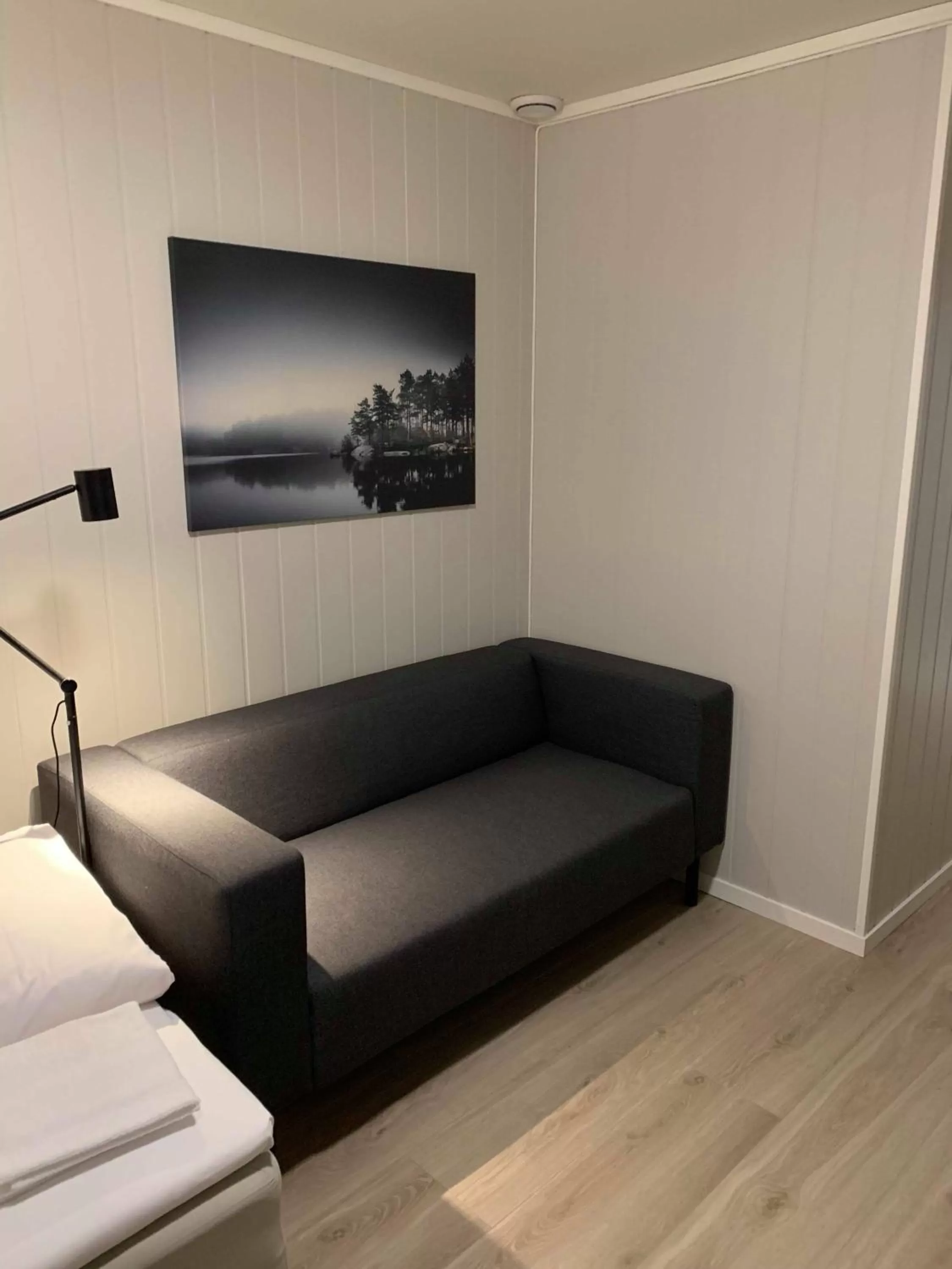 Seating area, Bed in Mosjøen Overnatting, Finnskoggata 20