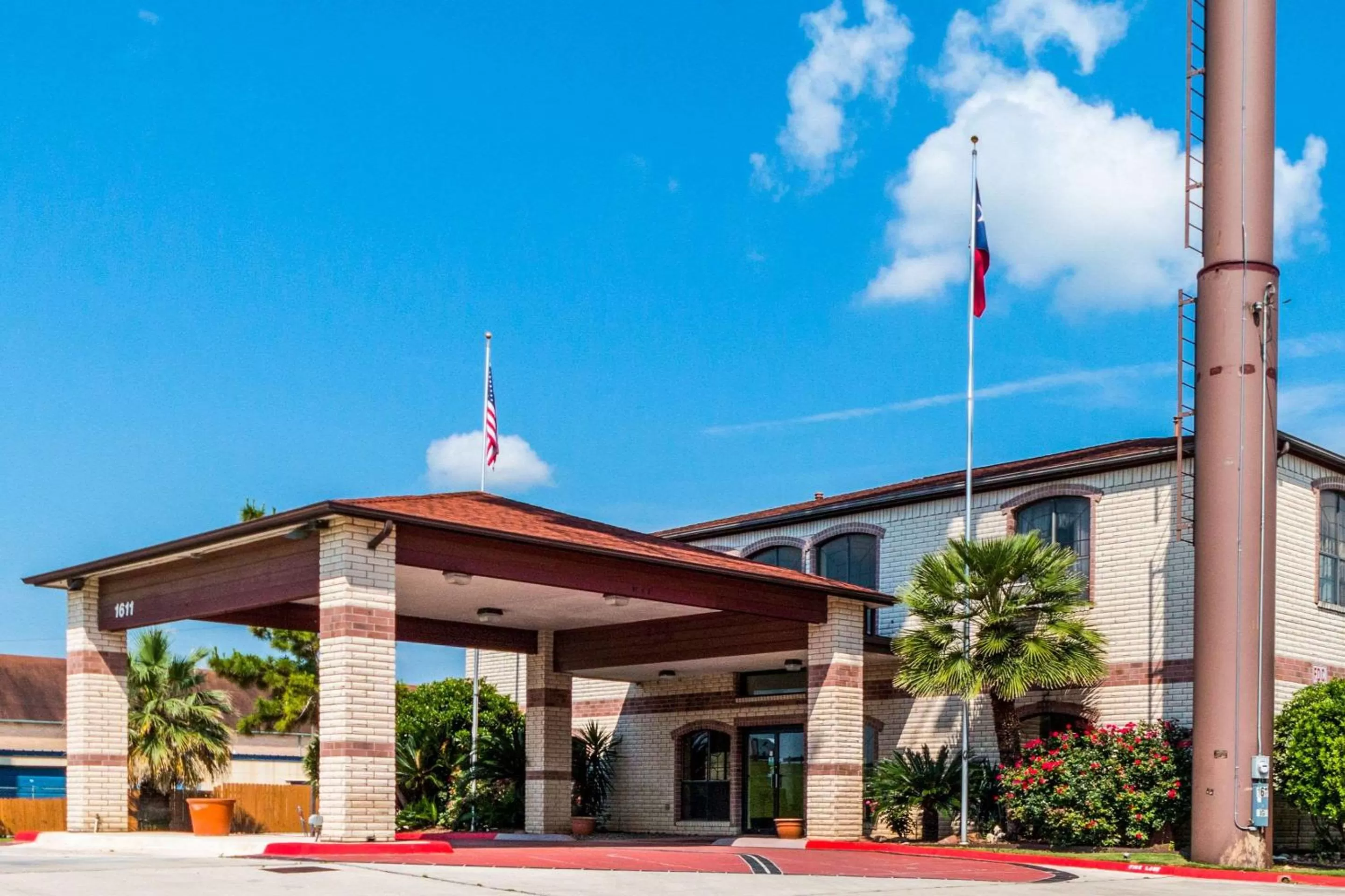 Property building in Quality Inn University near Downtown