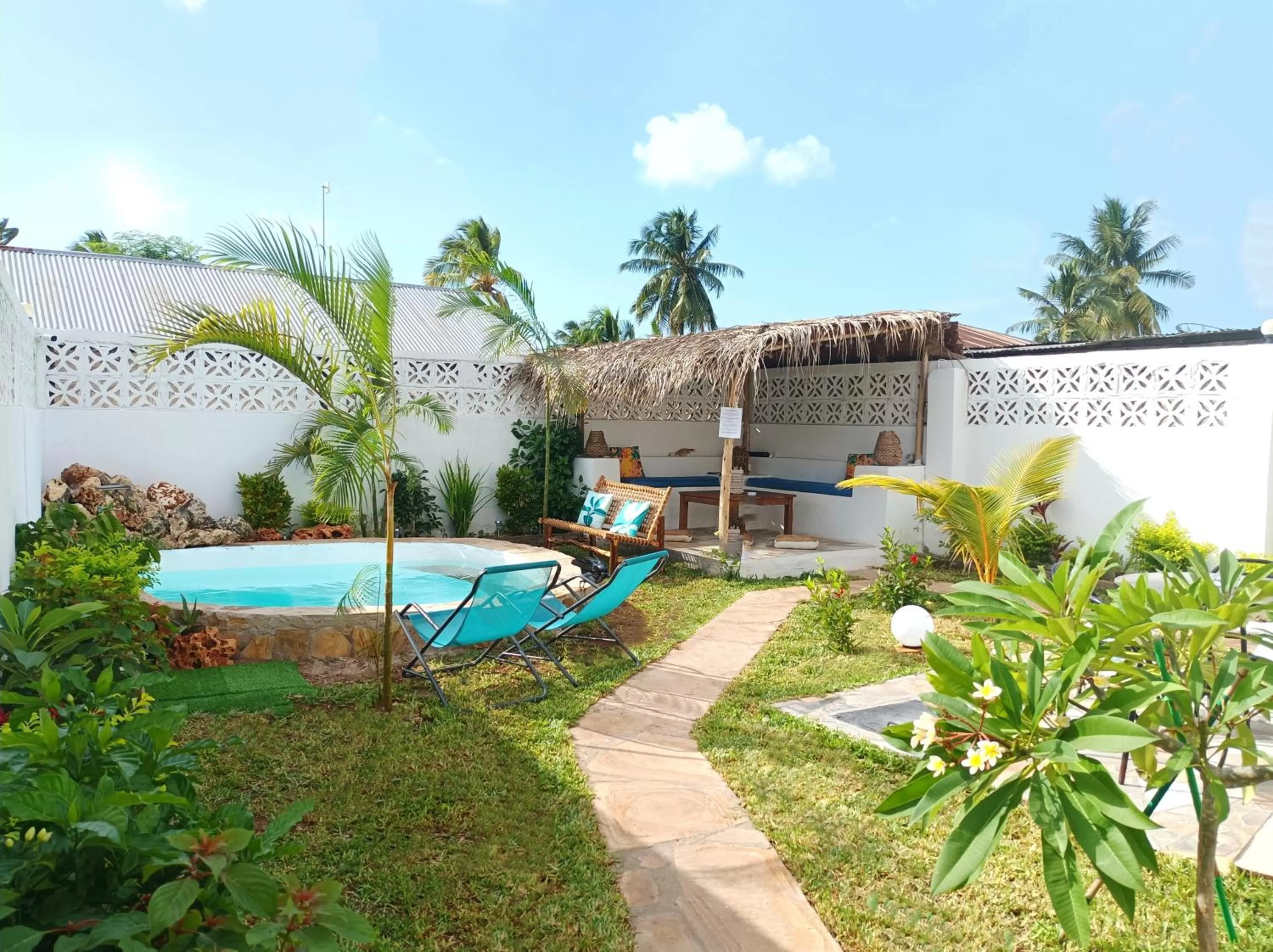 Swimming Pool in Zanzicrown