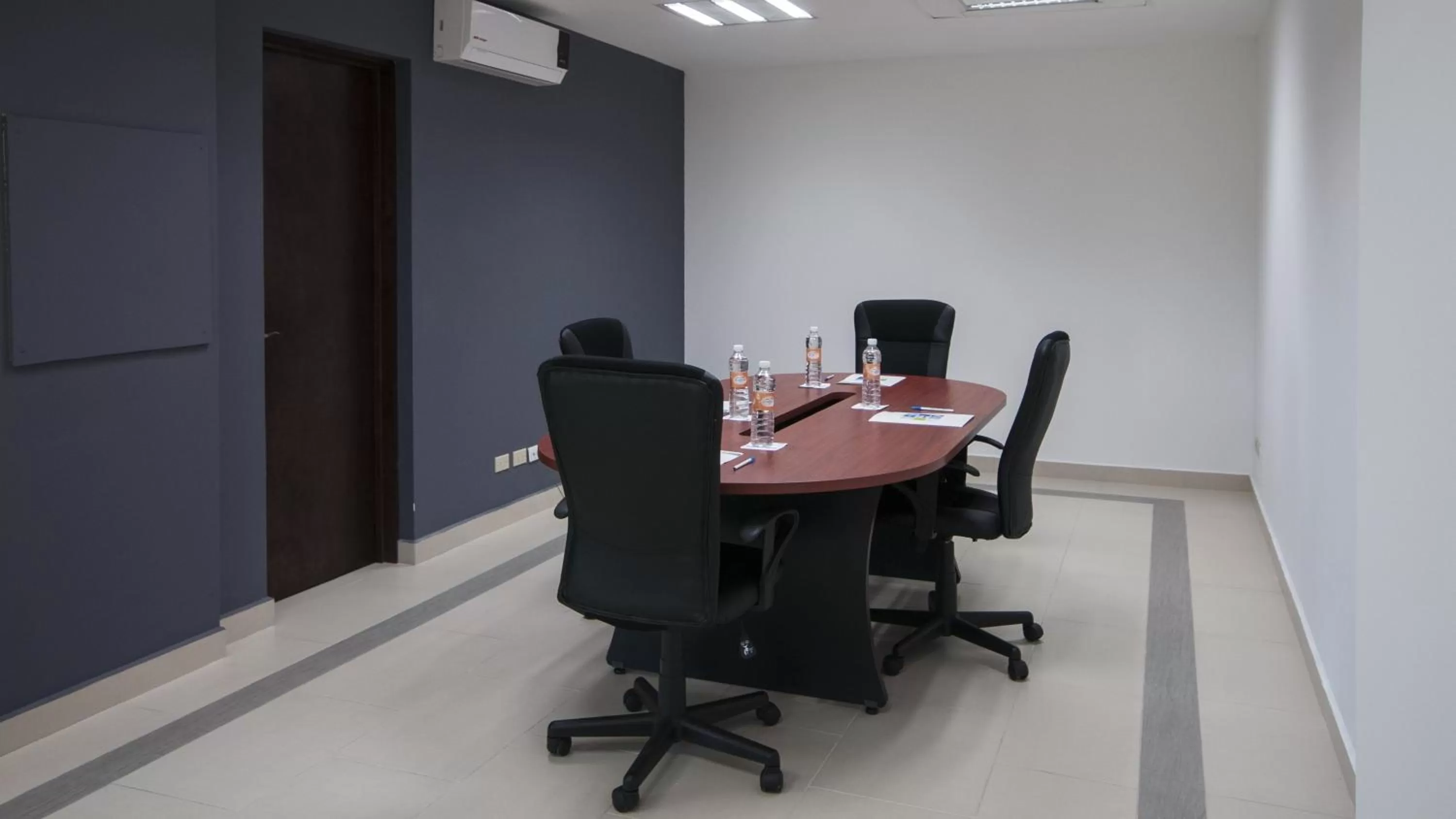 Meeting/conference room in Holiday Inn Express Cabo San Lucas by IHG
