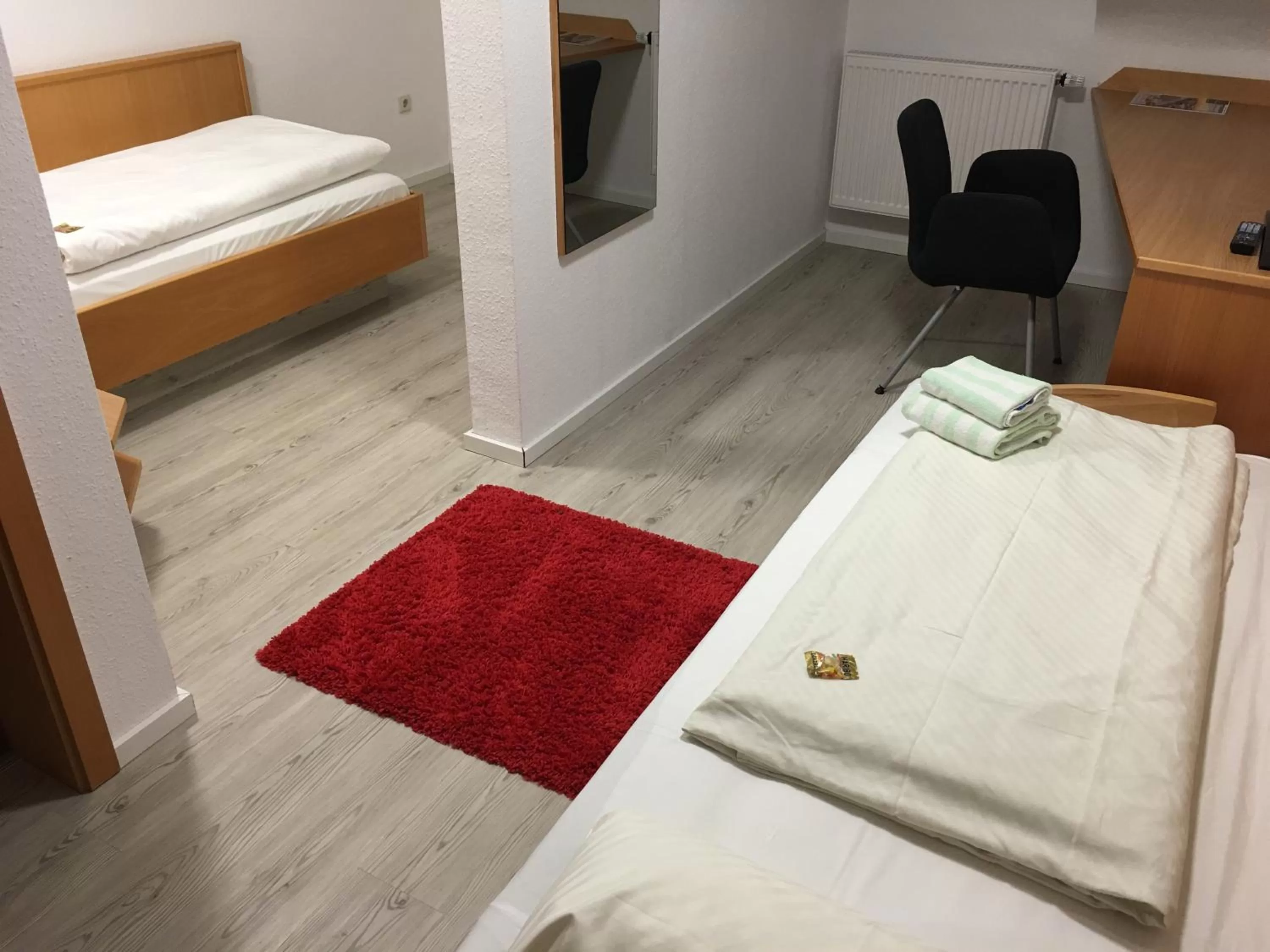 Photo of the whole room, Bed in Hotel Barbarossa Karlsruhe Stadtmitte