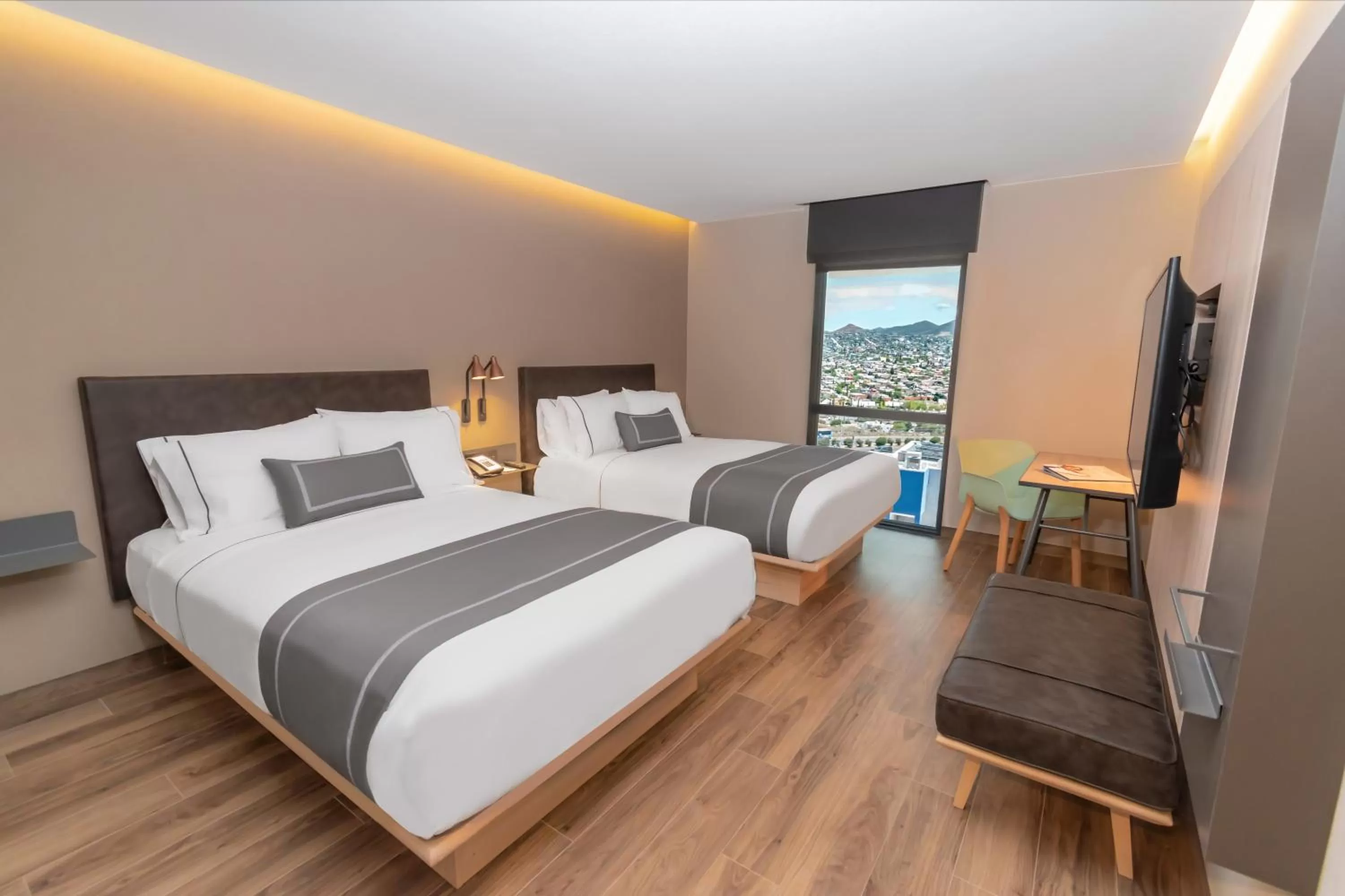 Photo of the whole room, Bed in Highland Chihuahua