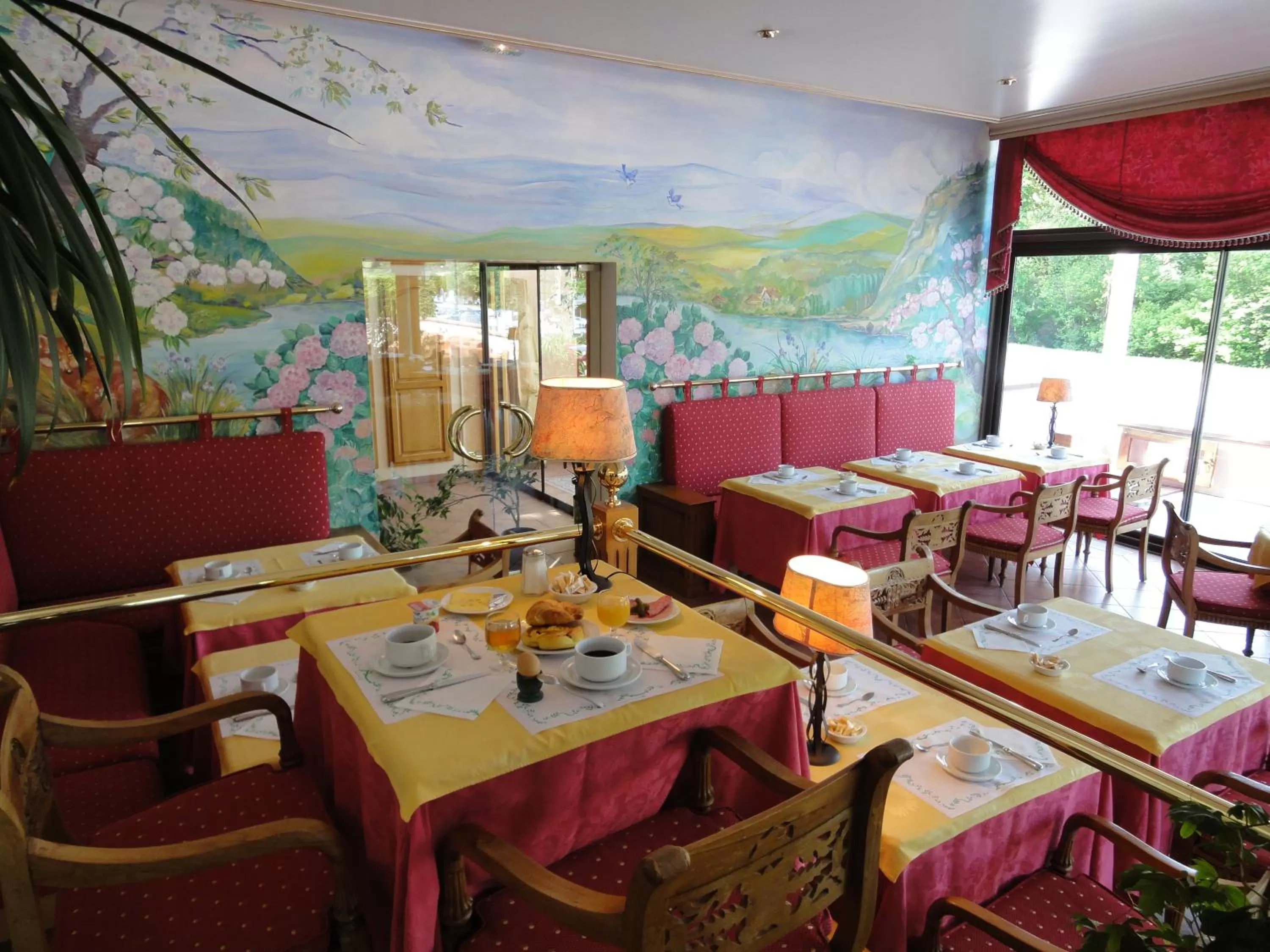 Restaurant/places to eat in Les Loges Du Parc