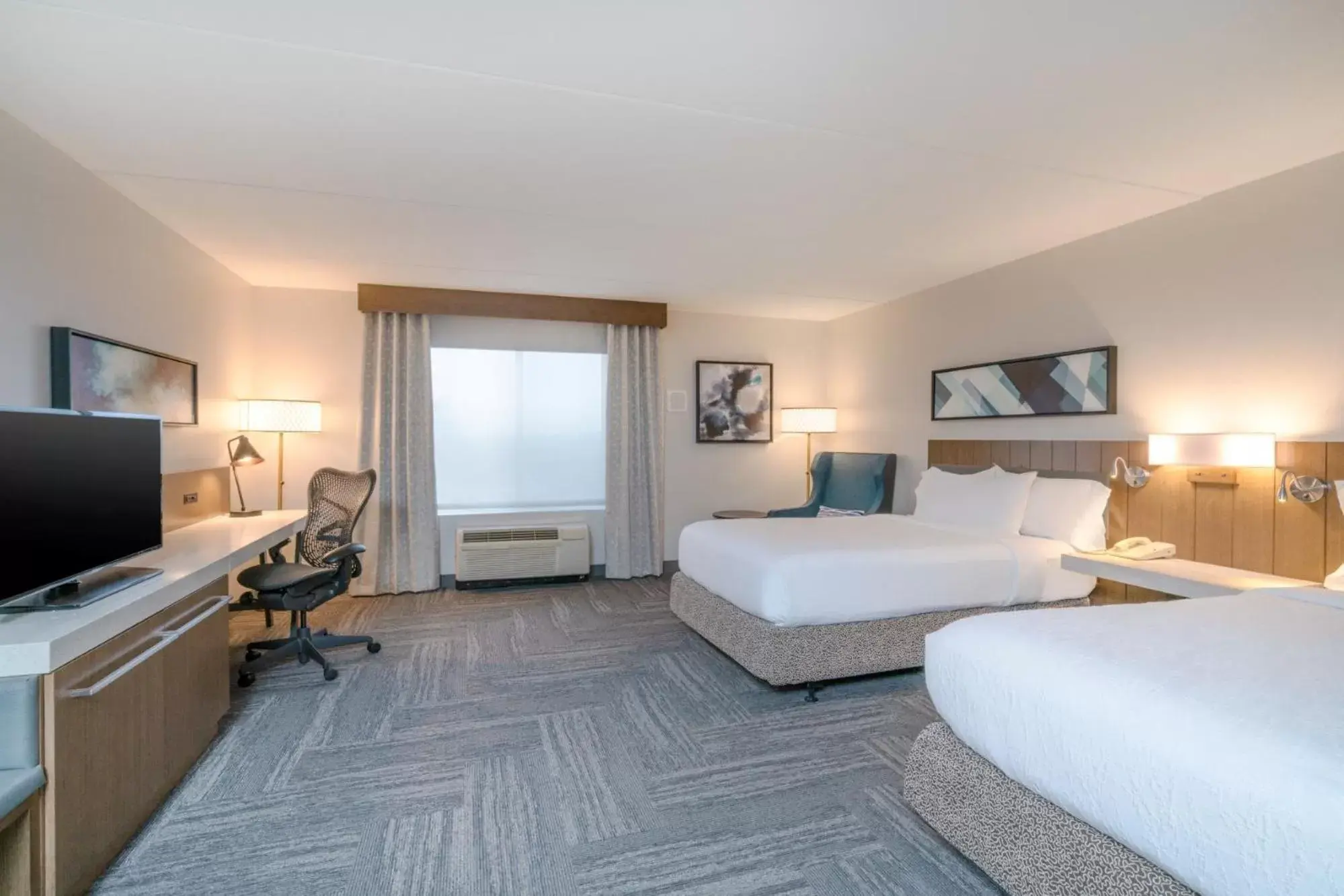 Double Room with Two Double Beds and Roll-in Shower - Mobility Access in Hilton Garden Inn Pittsburgh/Southpointe Double Room with Two Double Beds and Roll-in Shower - Mobility Access in Hilton Garden Inn Pittsburgh/Southpointe