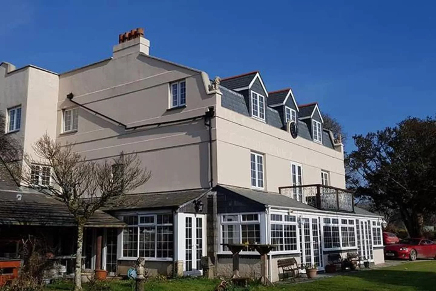 Property building in Great Trethew Hotel - Self Catering Lodges - Bar & Restaurant