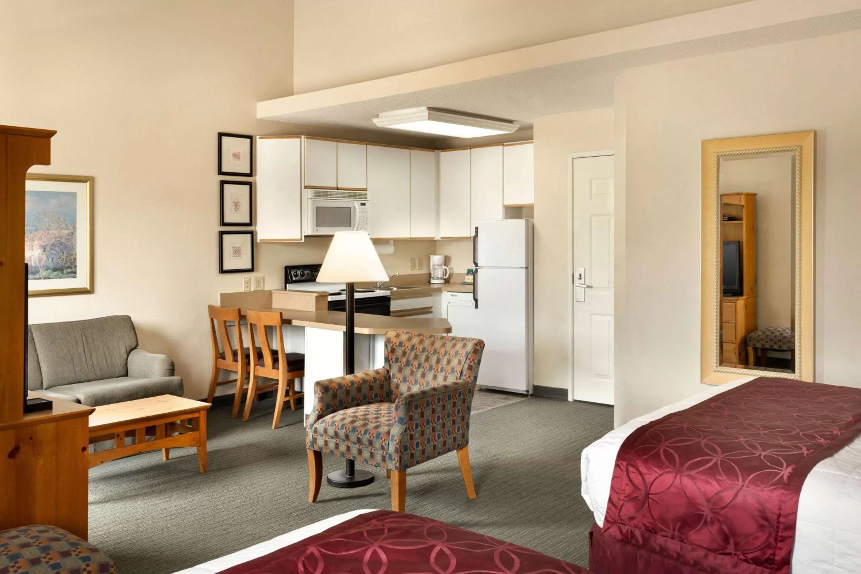 Photo of the whole room, Bed in Baymont by Wyndham Wichita East