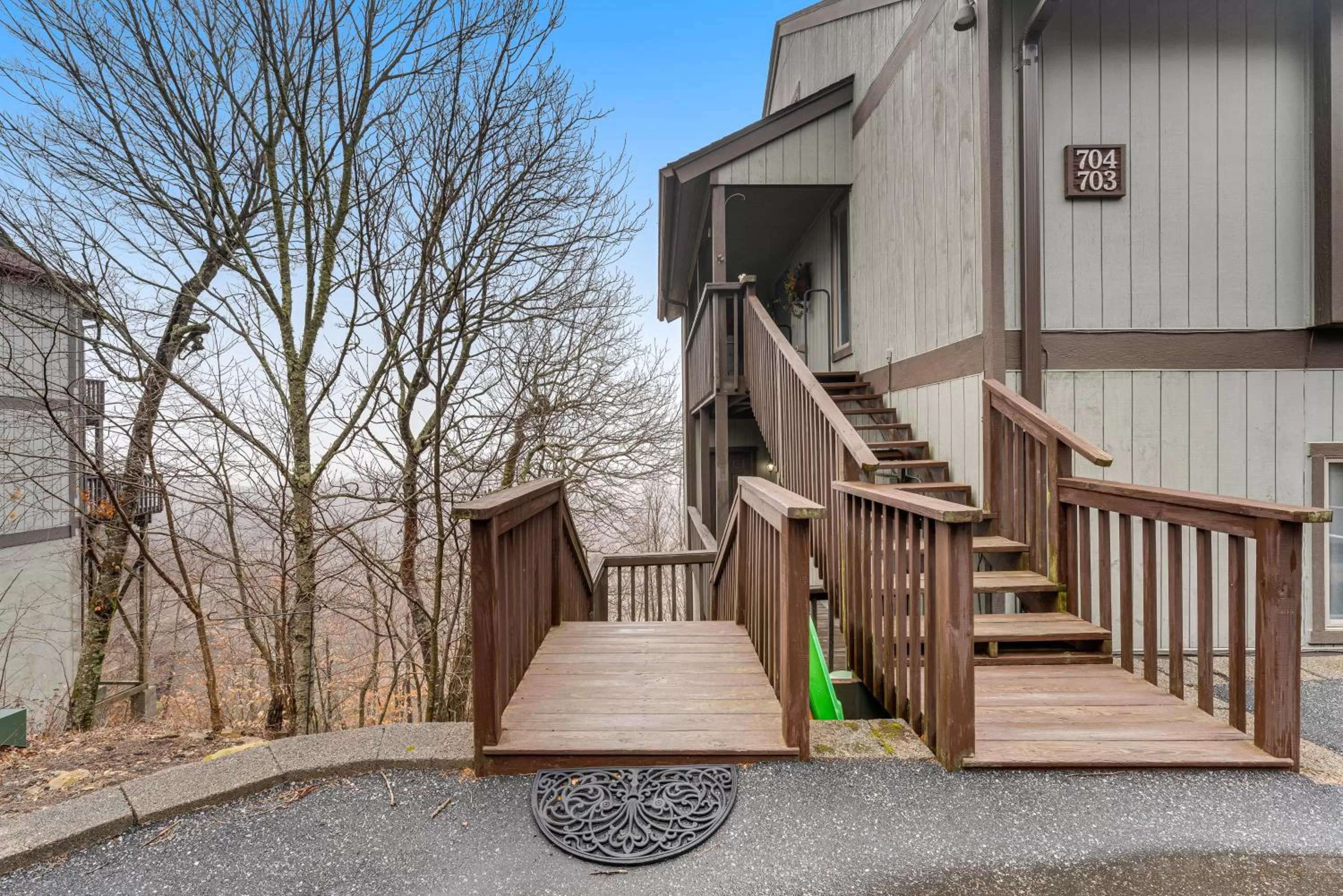 Property Building in Skyleaf 703