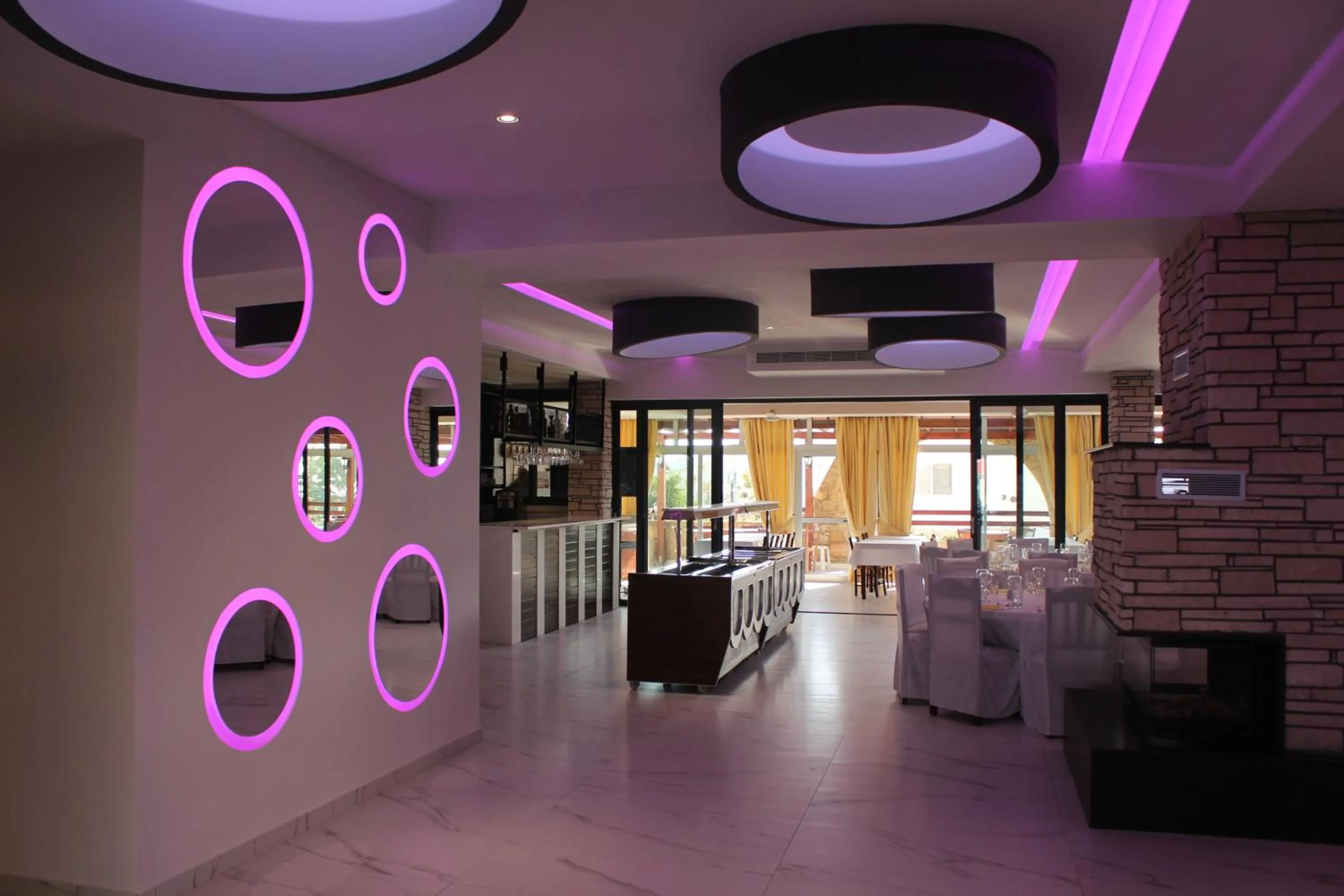 Restaurant/places to eat in Petsas Apartments