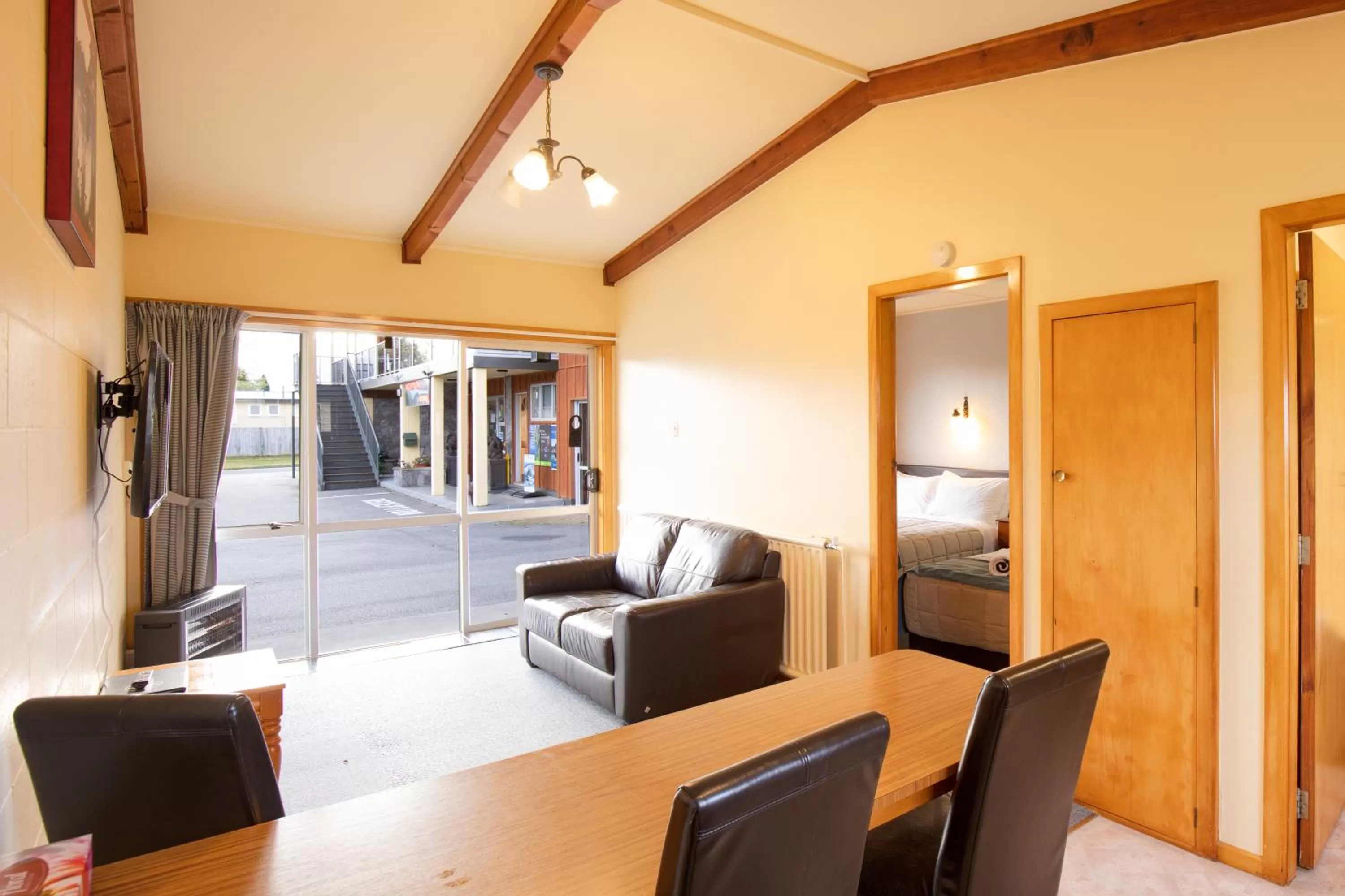 Living room in Alpine View Motel