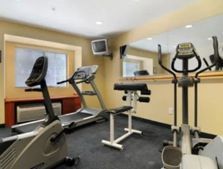 Fitness centre/facilities in Microtel Inn & Suites by Wyndham Huntsville