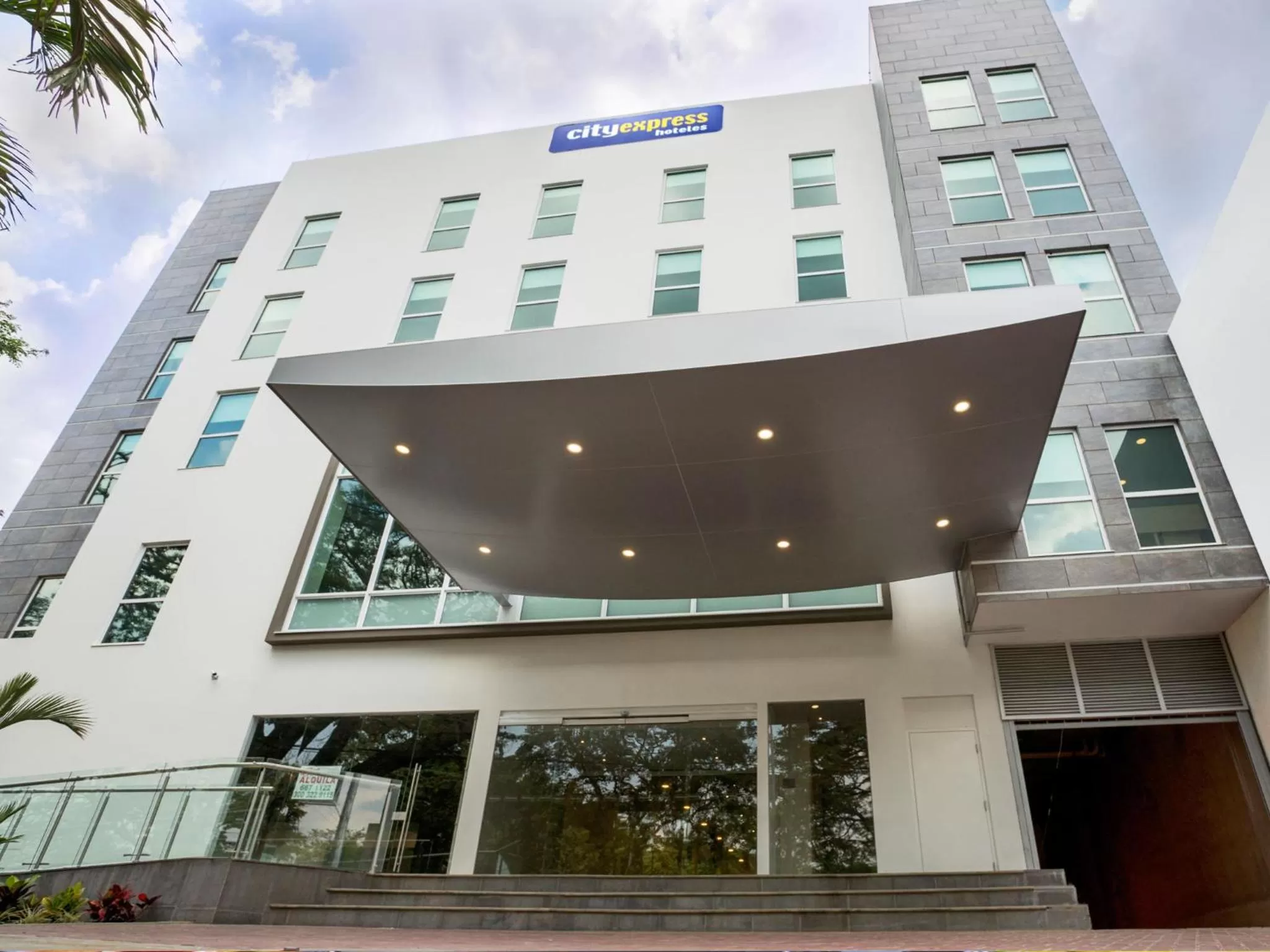 Facade/entrance in City Express Plus by Marriott Cali Colombia