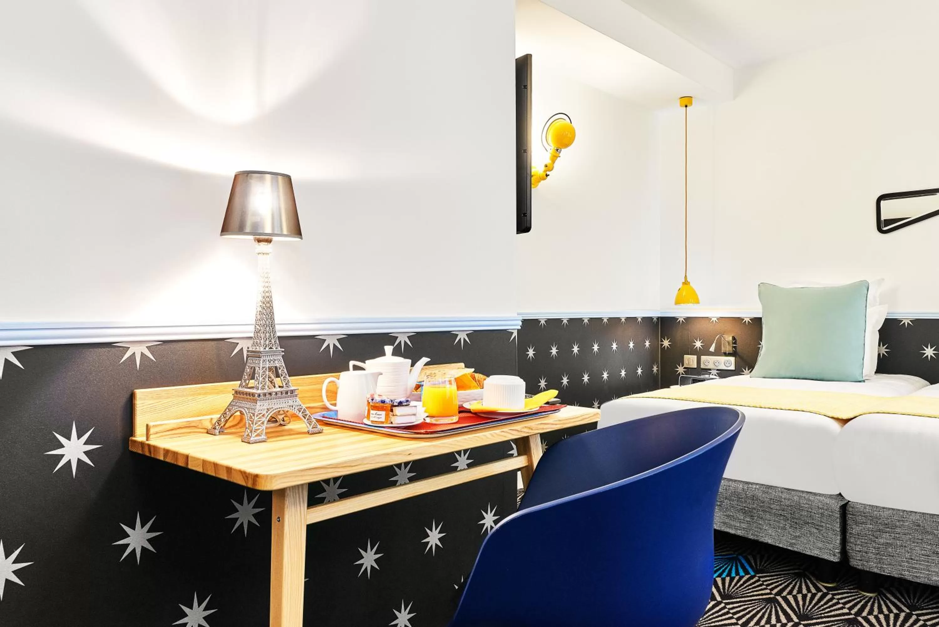 Bedroom, Bed in Hôtel Augustin - Astotel