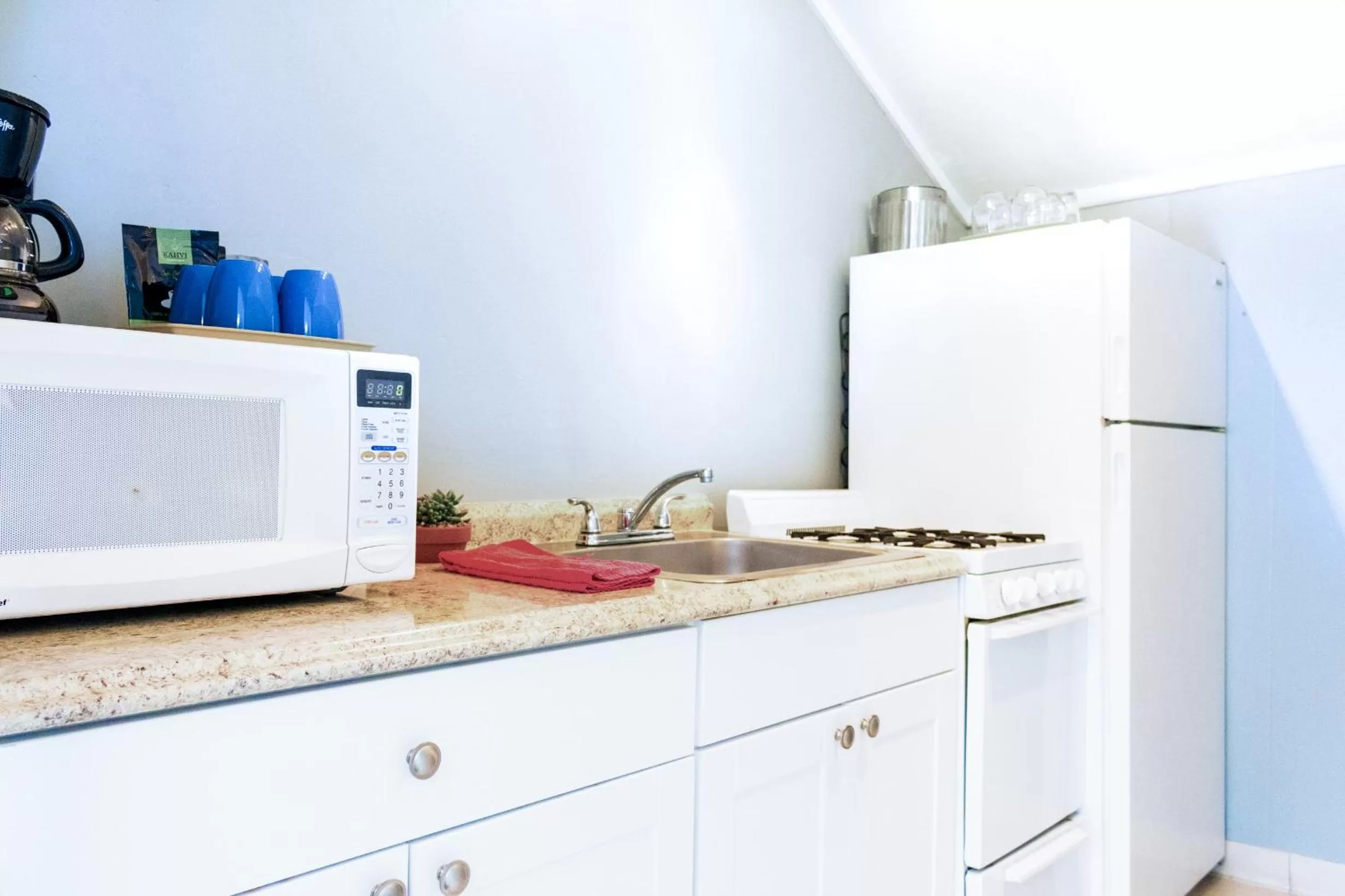 Kitchen or kitchenette in Ocean Echo Inn & Beach Cottages