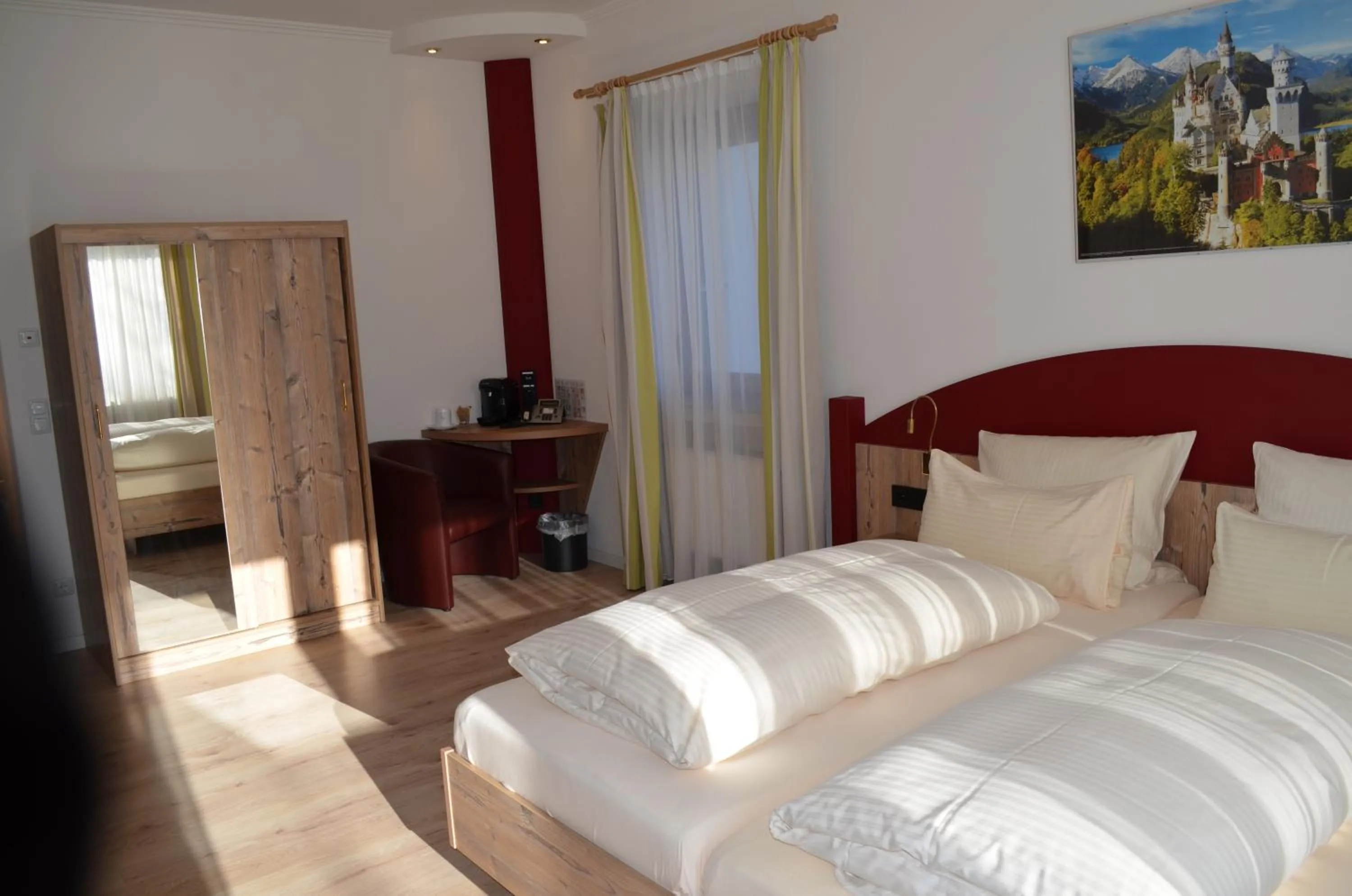 Photo of the whole room, Bed in Alpchalet Schwanstein