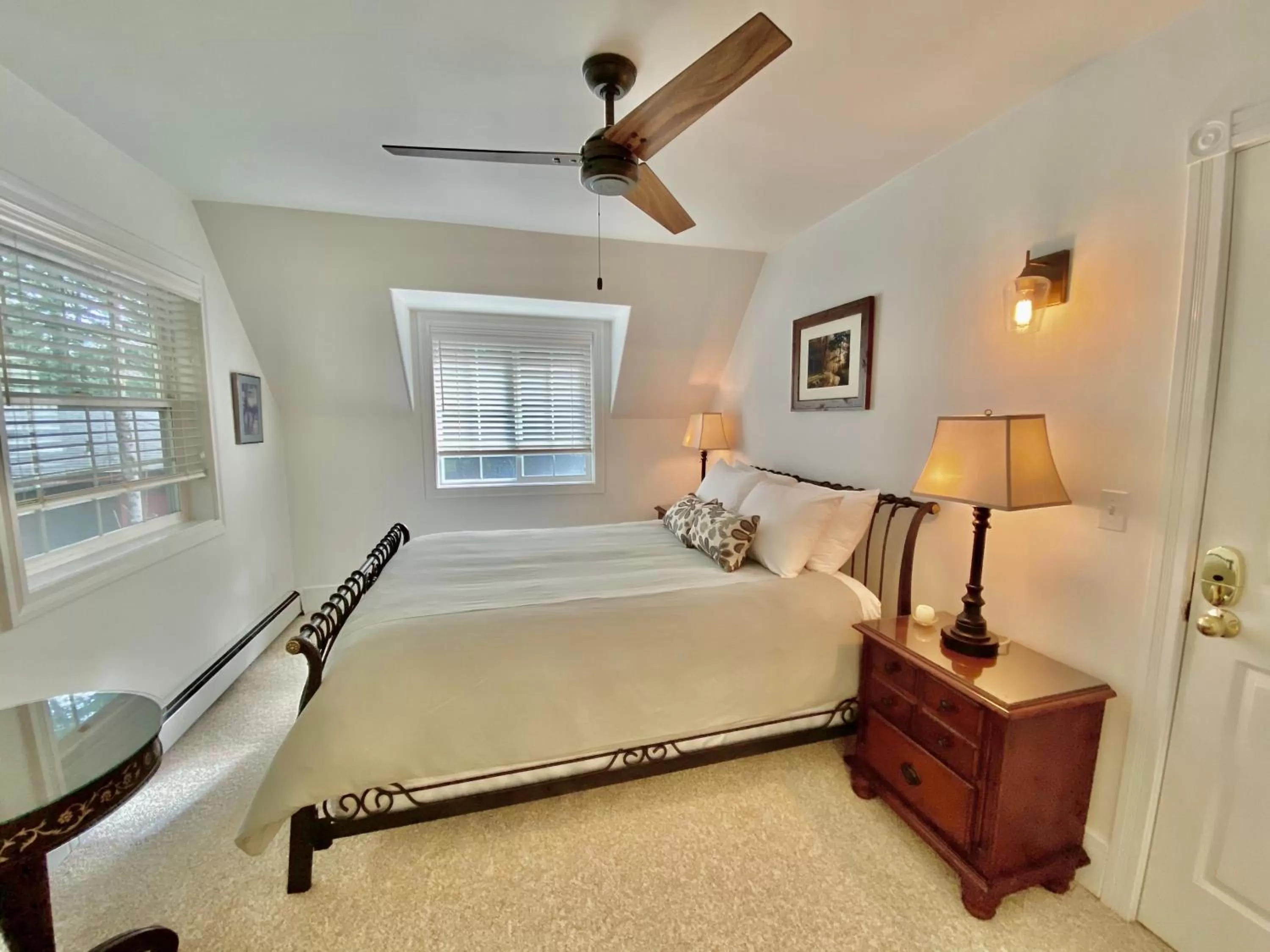 Photo of the whole room, Bed in Otter's Pond Bed and Breakfast