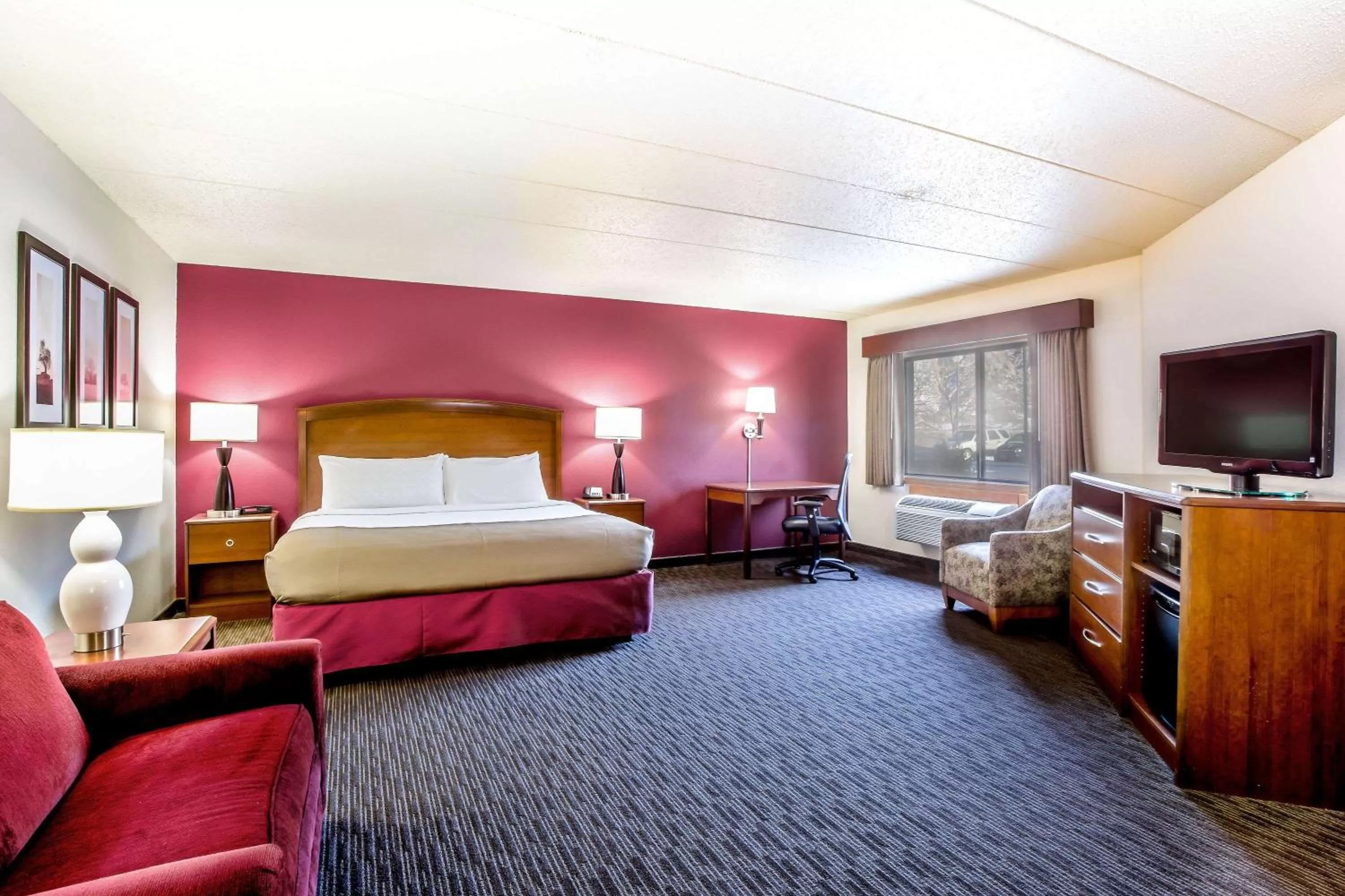 Photo of the whole room, Bed in AmericInn by Wyndham Medora