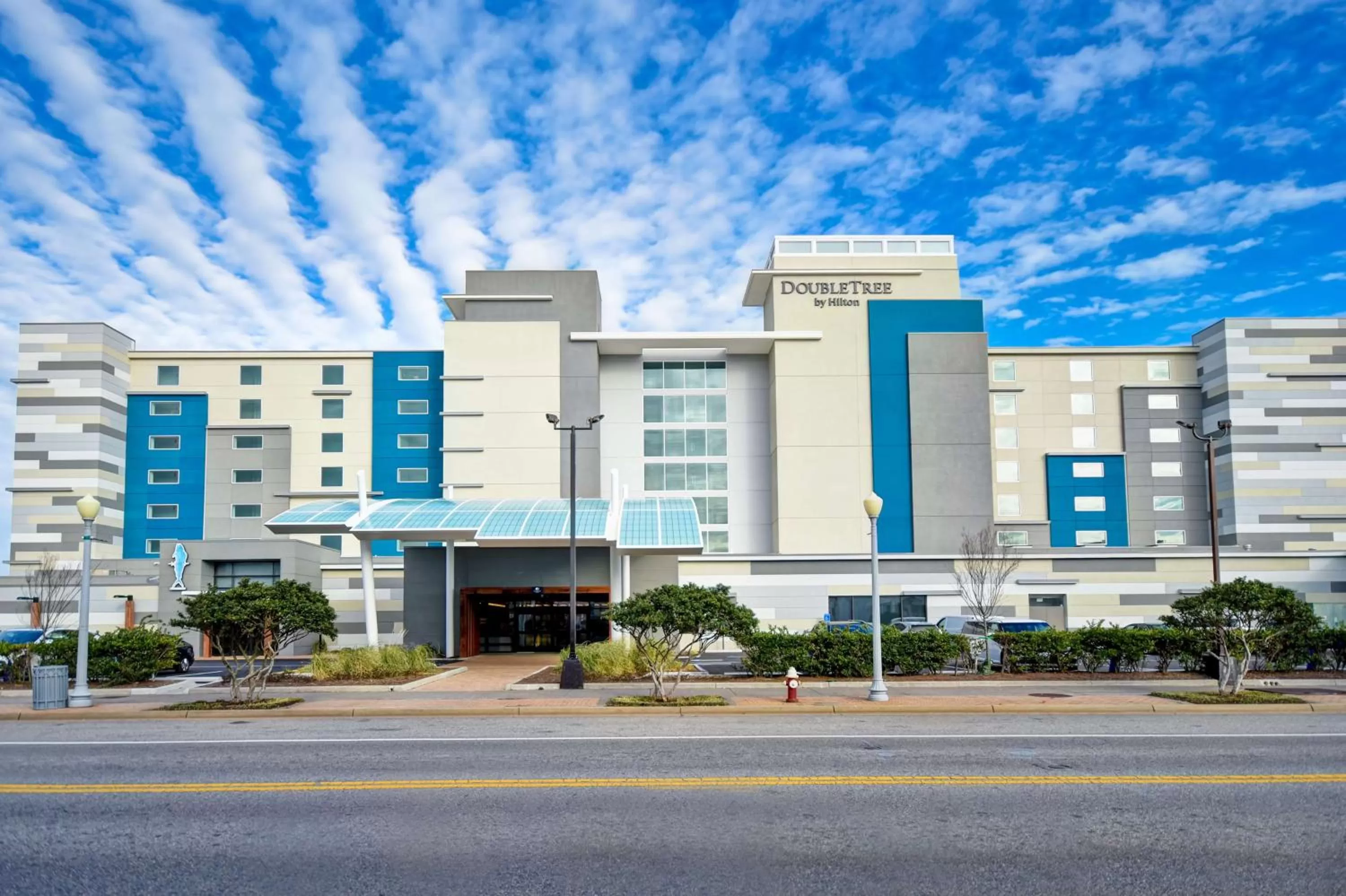 Property building in DoubleTree by Hilton Oceanfront Virginia Beach