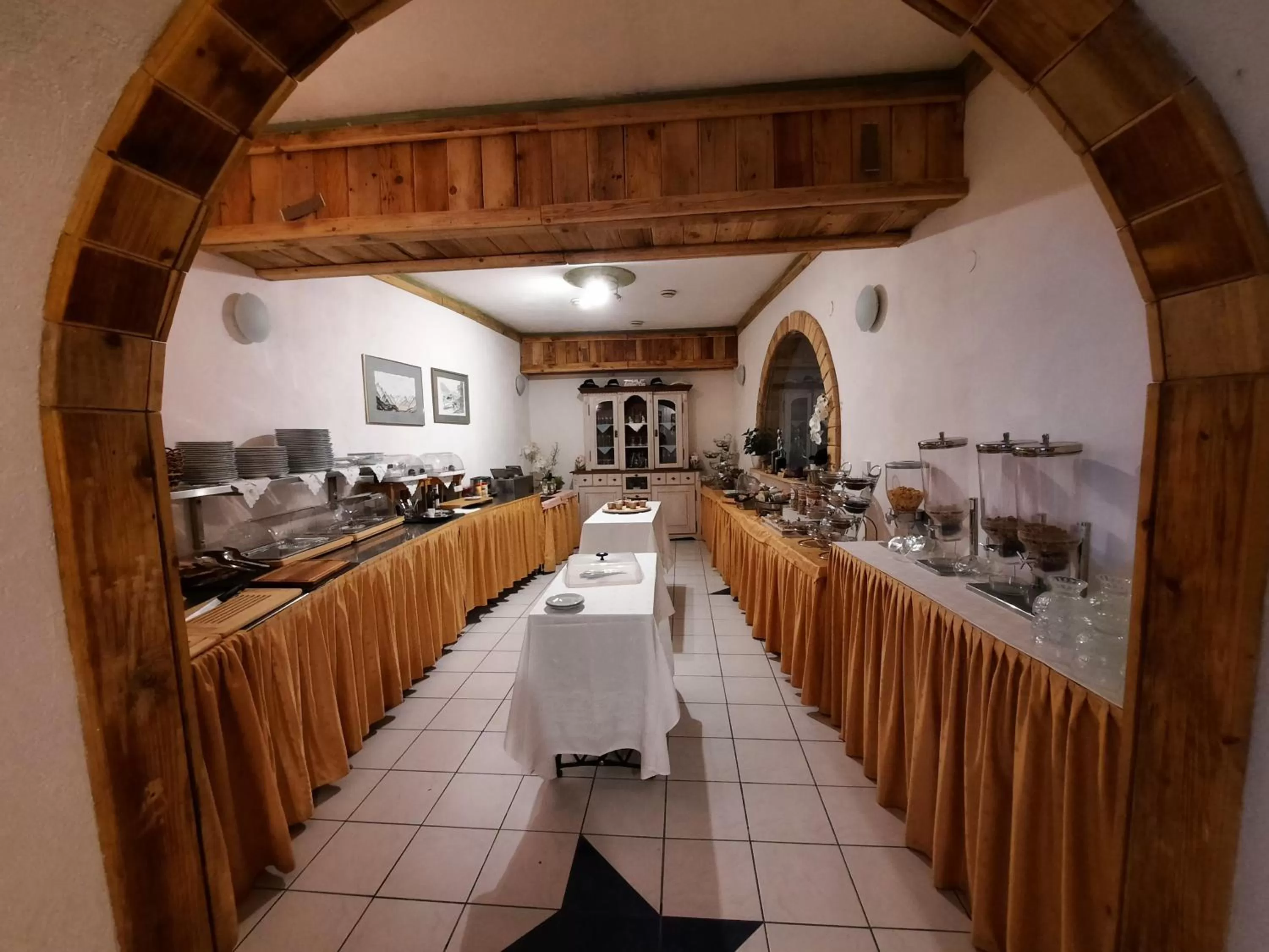 Restaurant/Places to Eat in Hotel Koruna