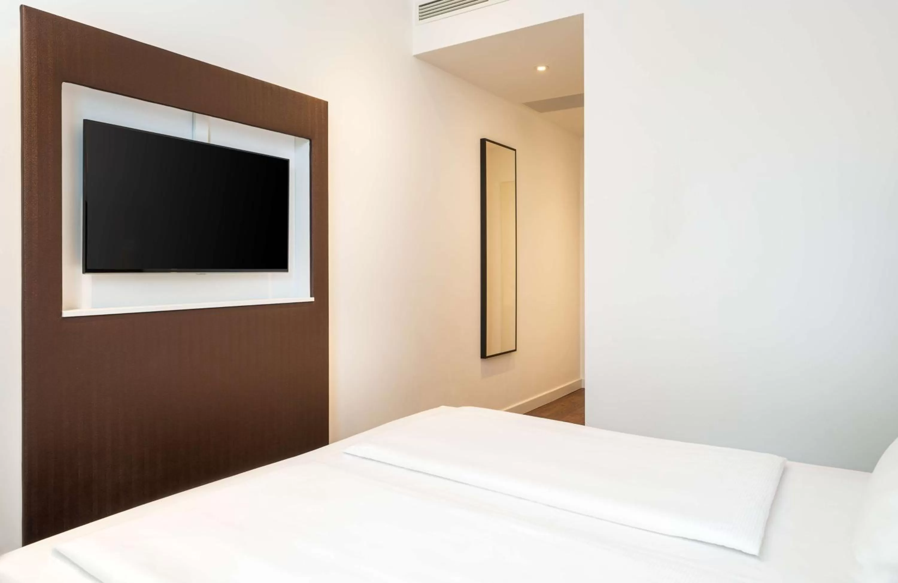 Bedroom, Bed in elaya hotel leipzig city center