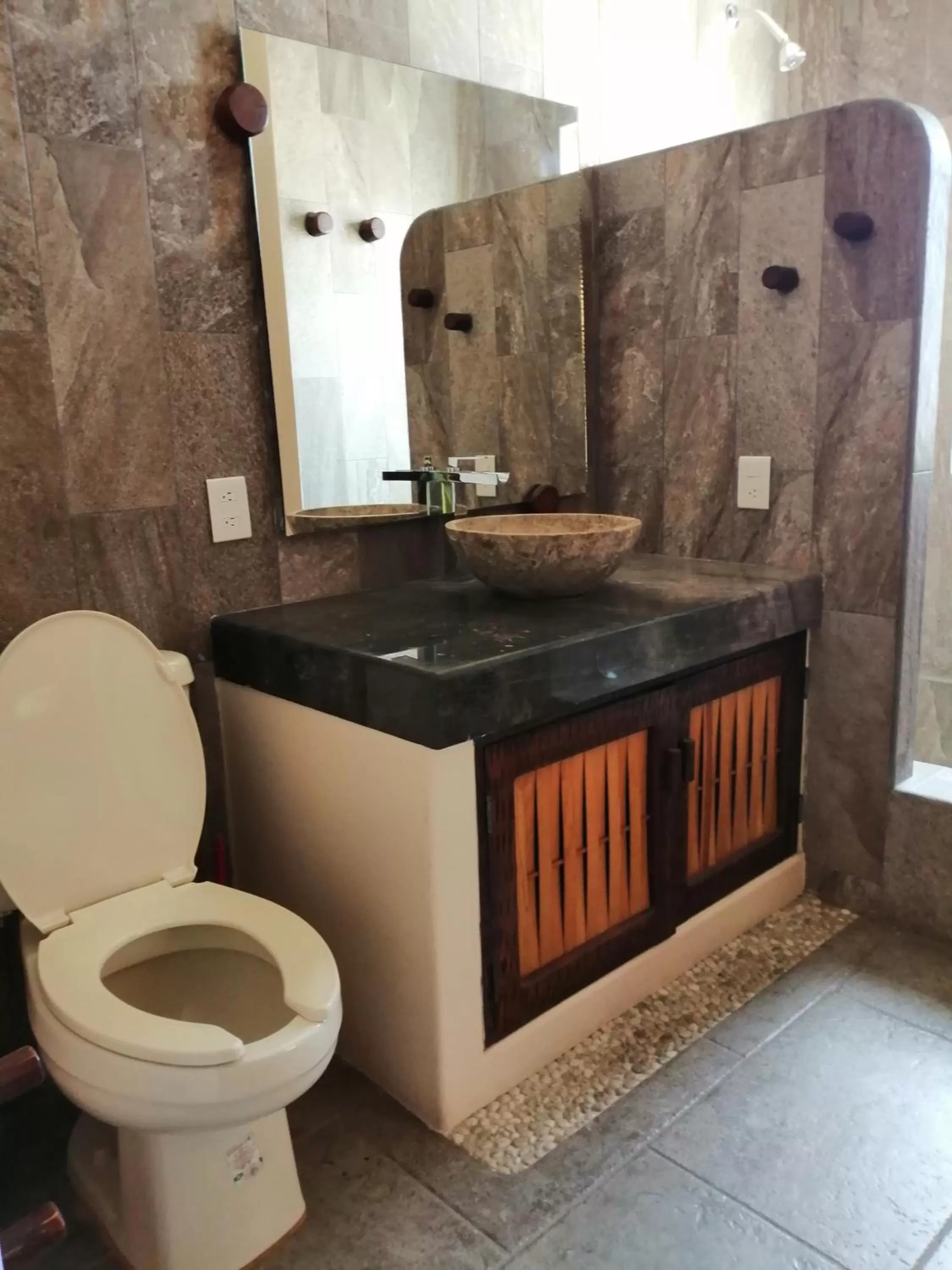 Bathroom in Ceiba Studios