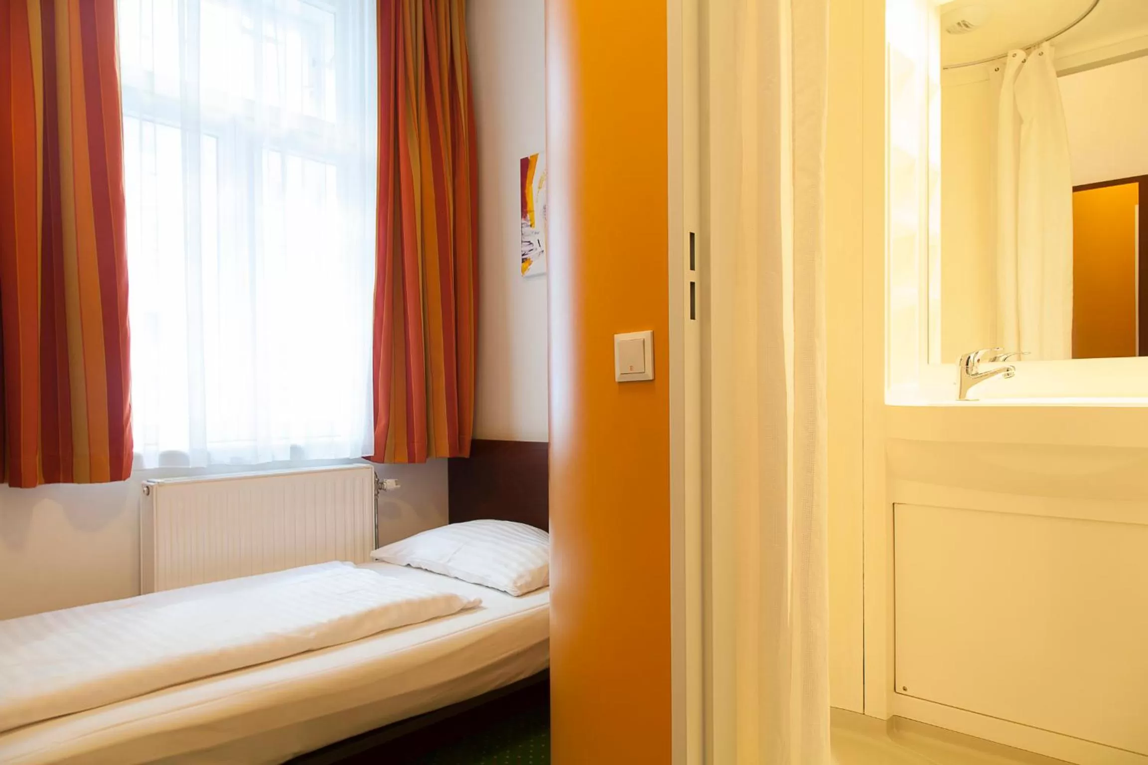 Bed in Pension Stadthalle