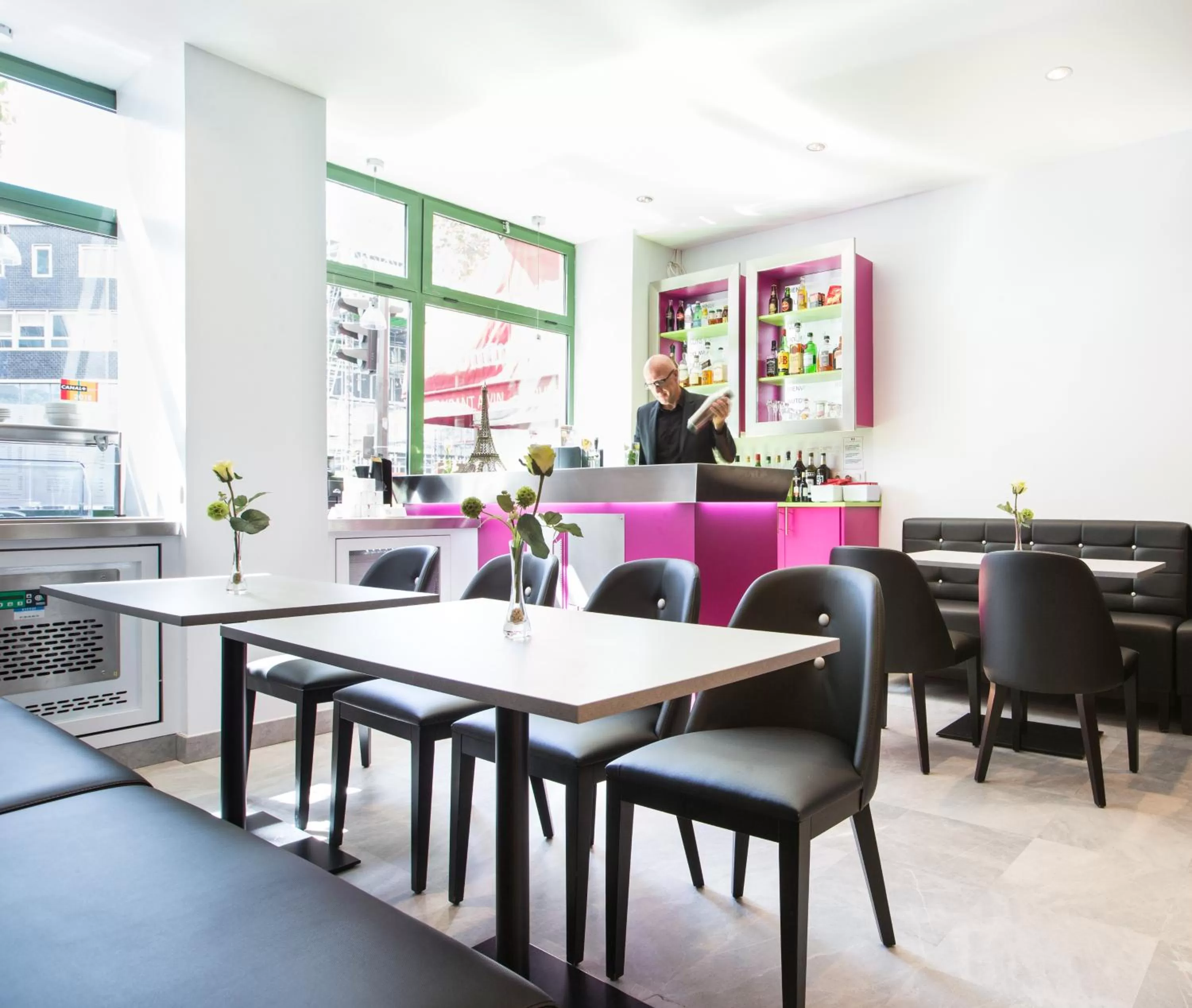 Lounge or bar in HOTEL DE PARIS MONTPARNASSE