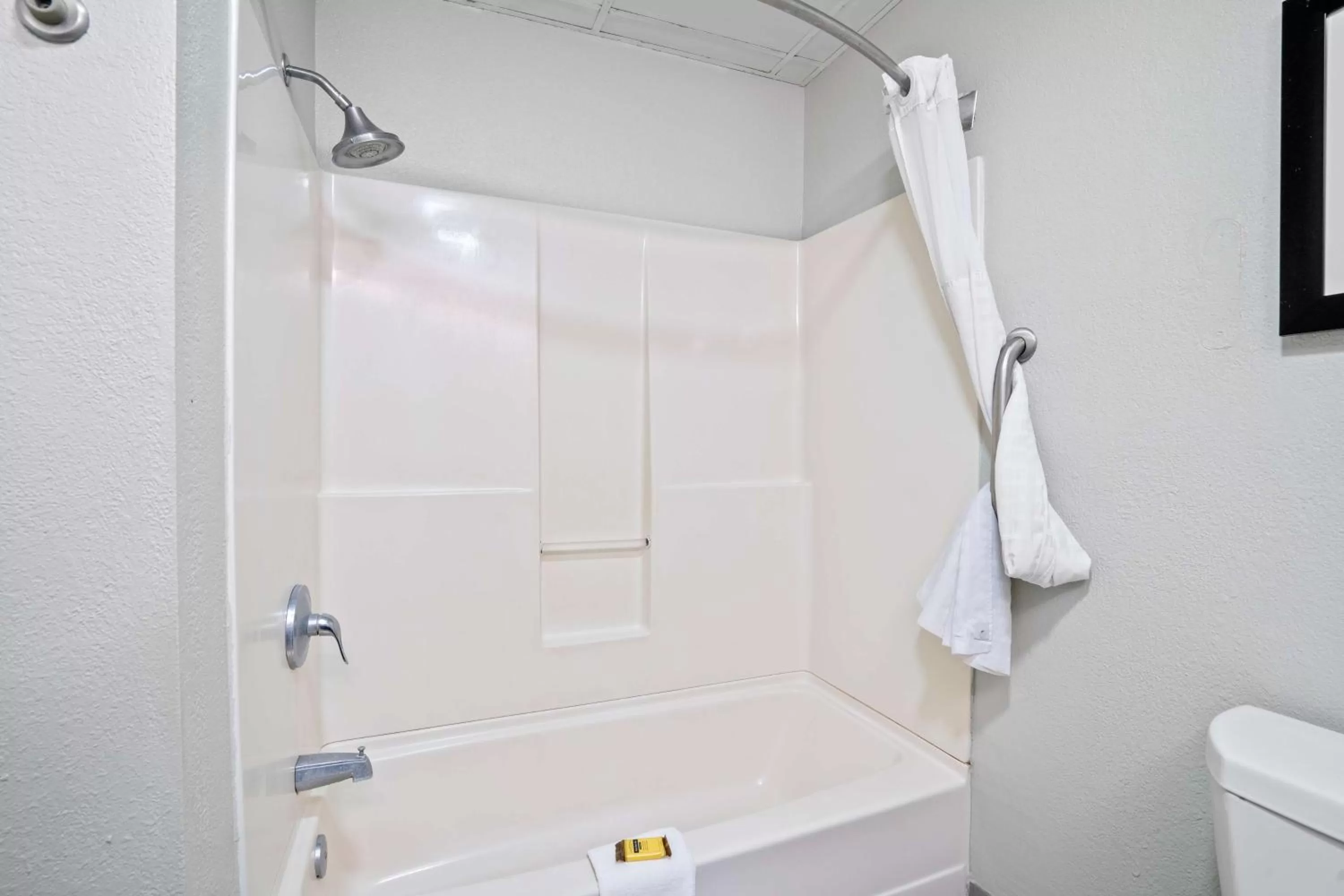 Bathroom in Blue Water Inn & Suites BW Signature Collection