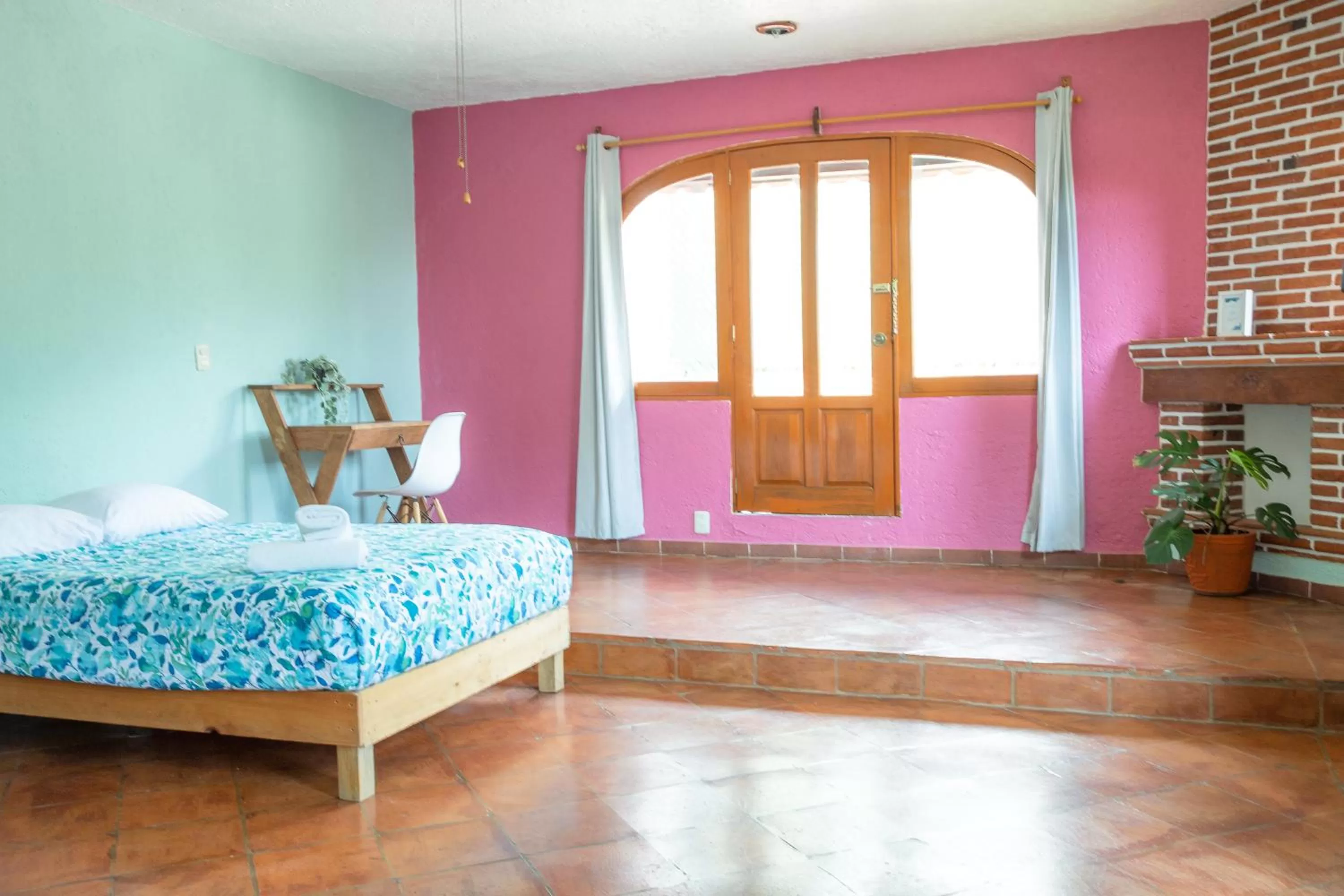 Photo of the whole room, Bed in Colibrí Turquesa