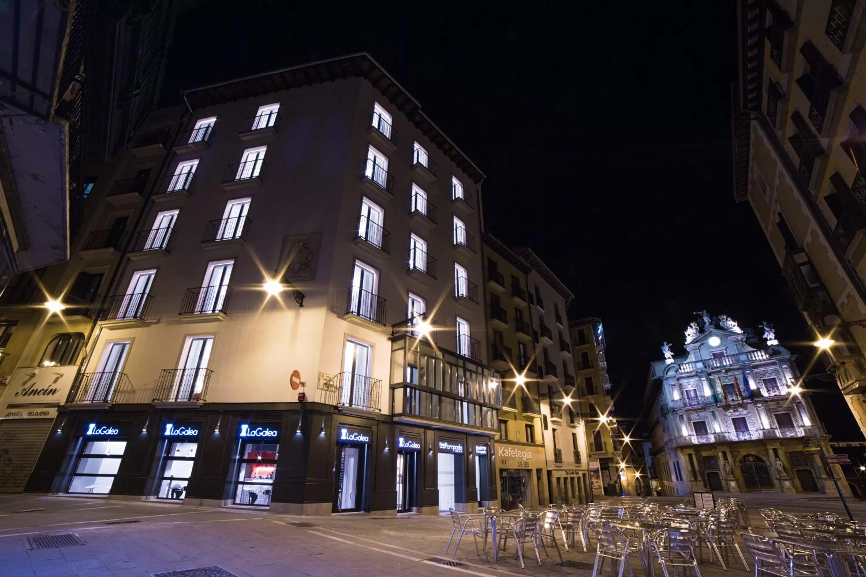 Property building in Hotel Pompaelo Plaza del Ayuntamiento & Spa