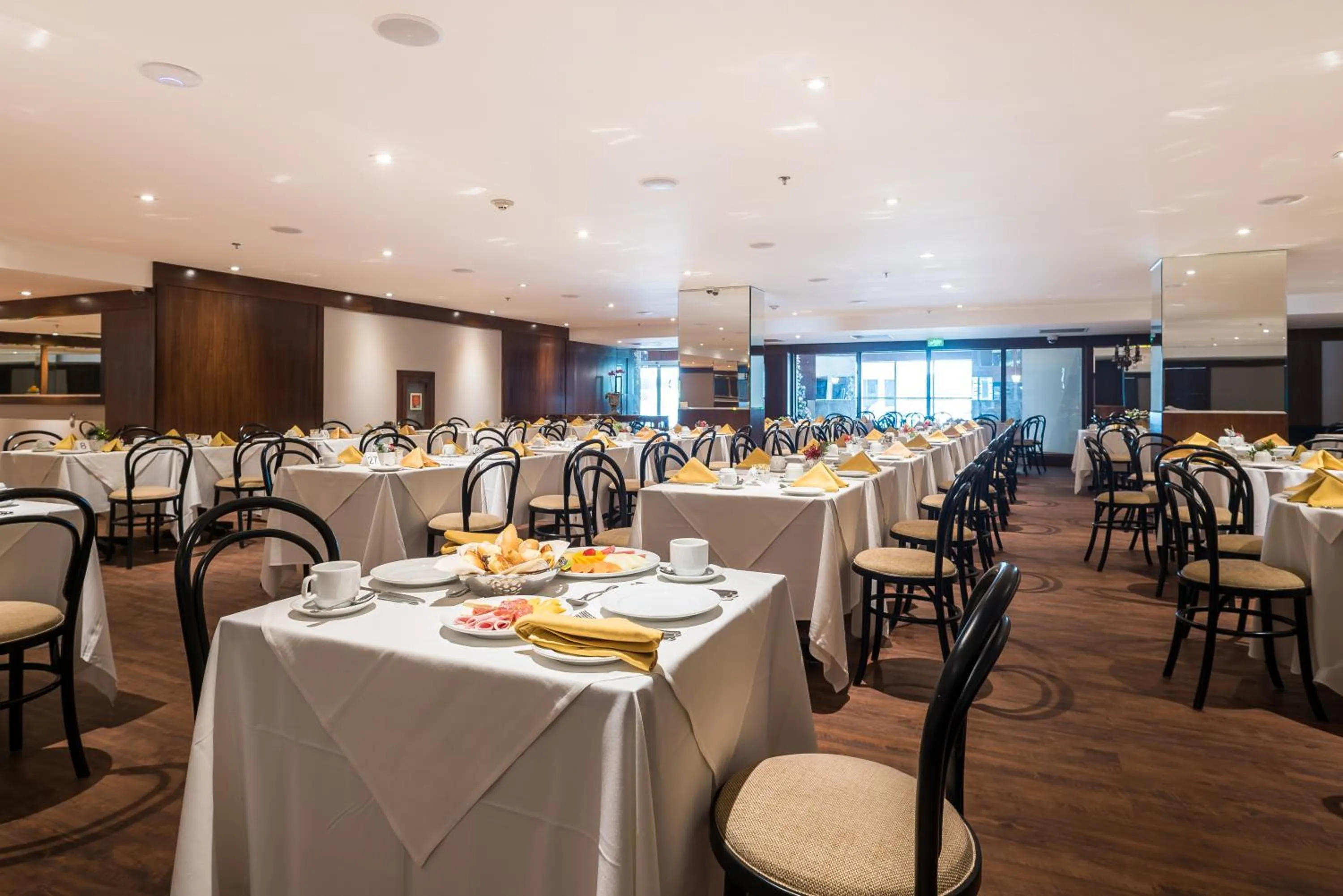 Restaurant/places to eat in Windsor Oceanico Hotel