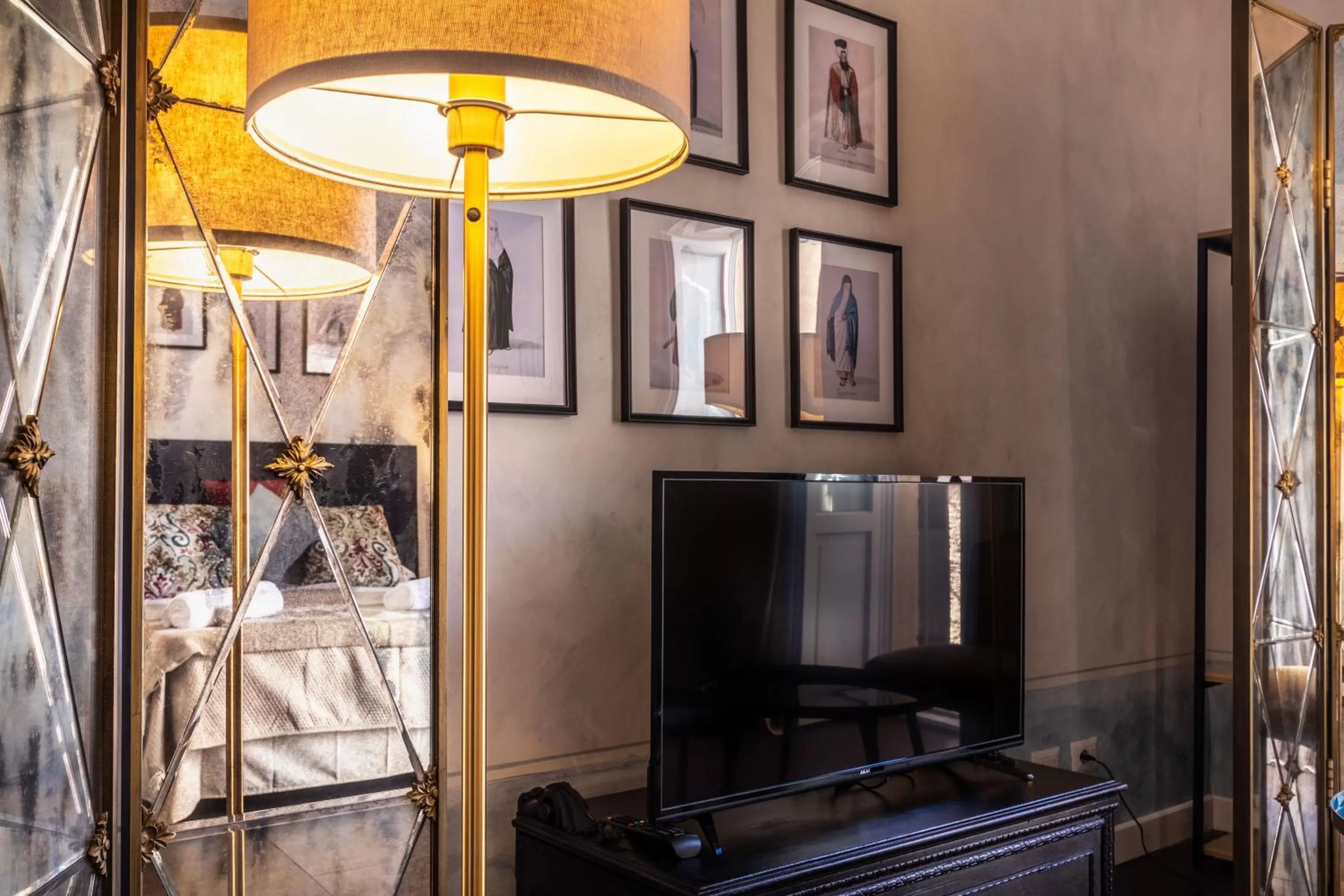 Decorative detail, TV/Entertainment Center in B&B Al Vicolo II