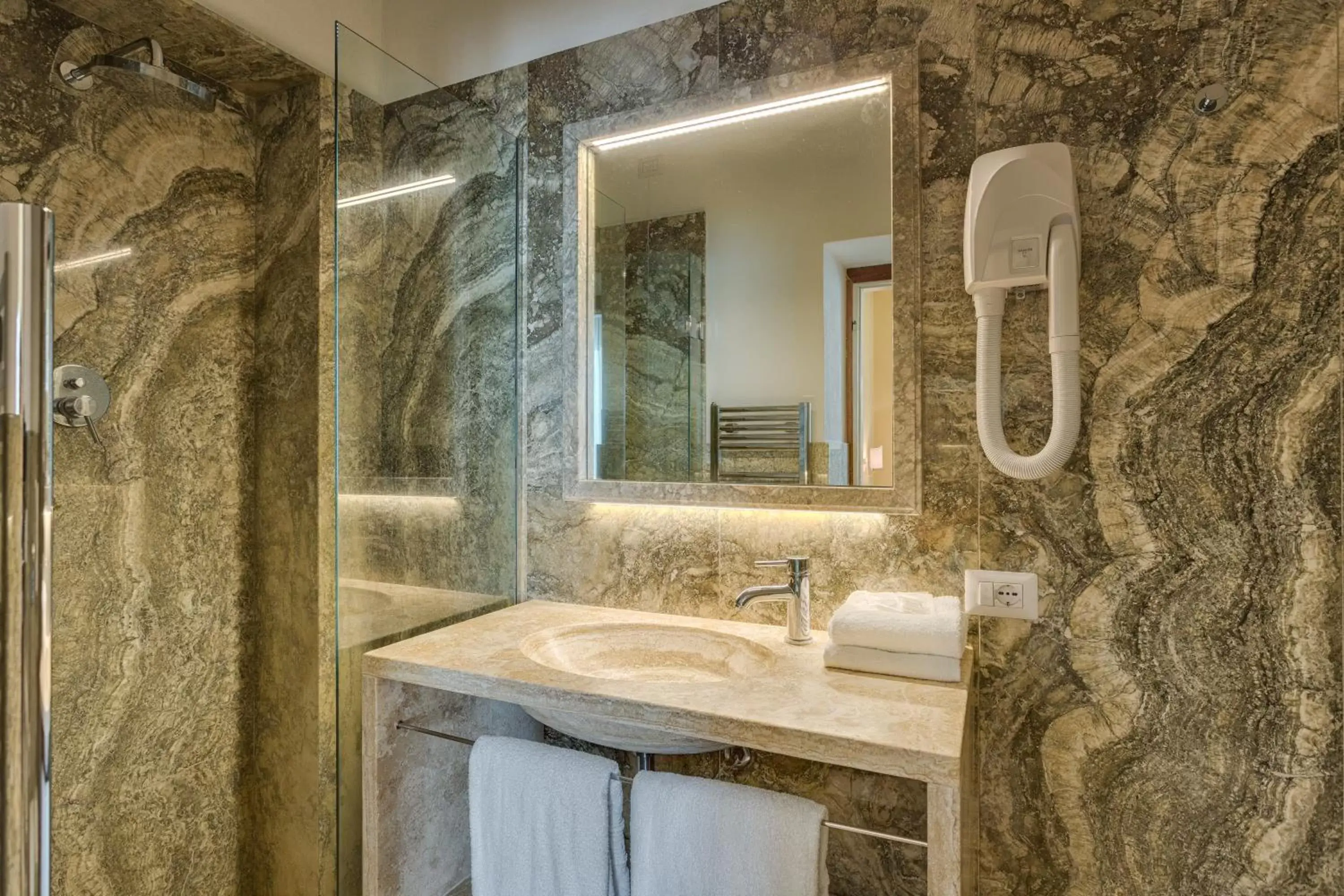 Double Room with Balcony in Albergo Chiusarelli Double Room with Balcony in Albergo Chiusarelli