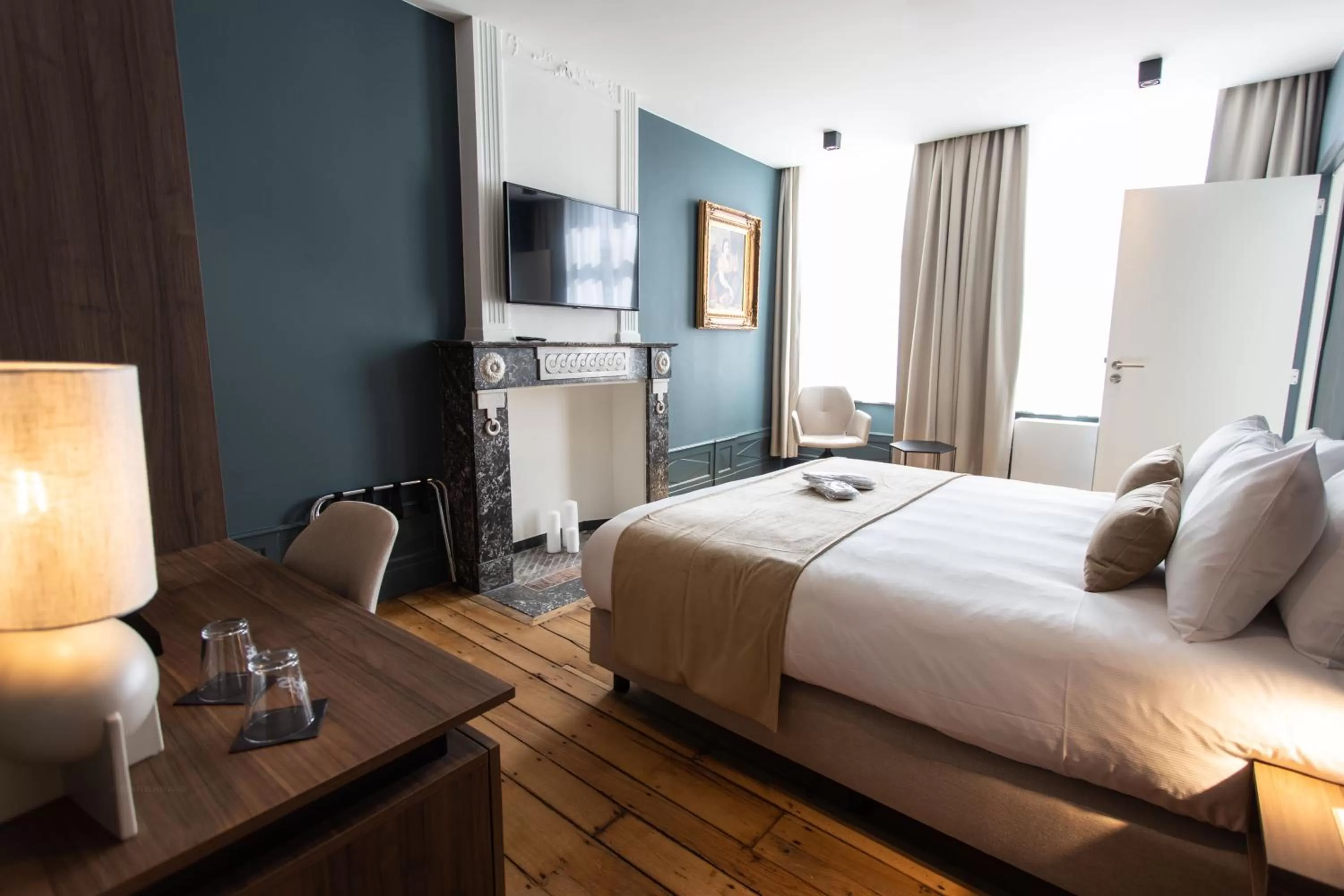 Photo of the whole room, Bed in Petit-Roannay