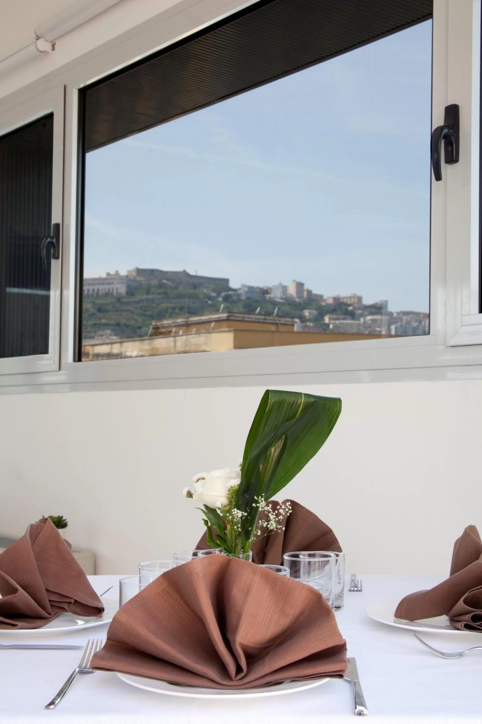 Restaurant/places to eat in Hotel Naples