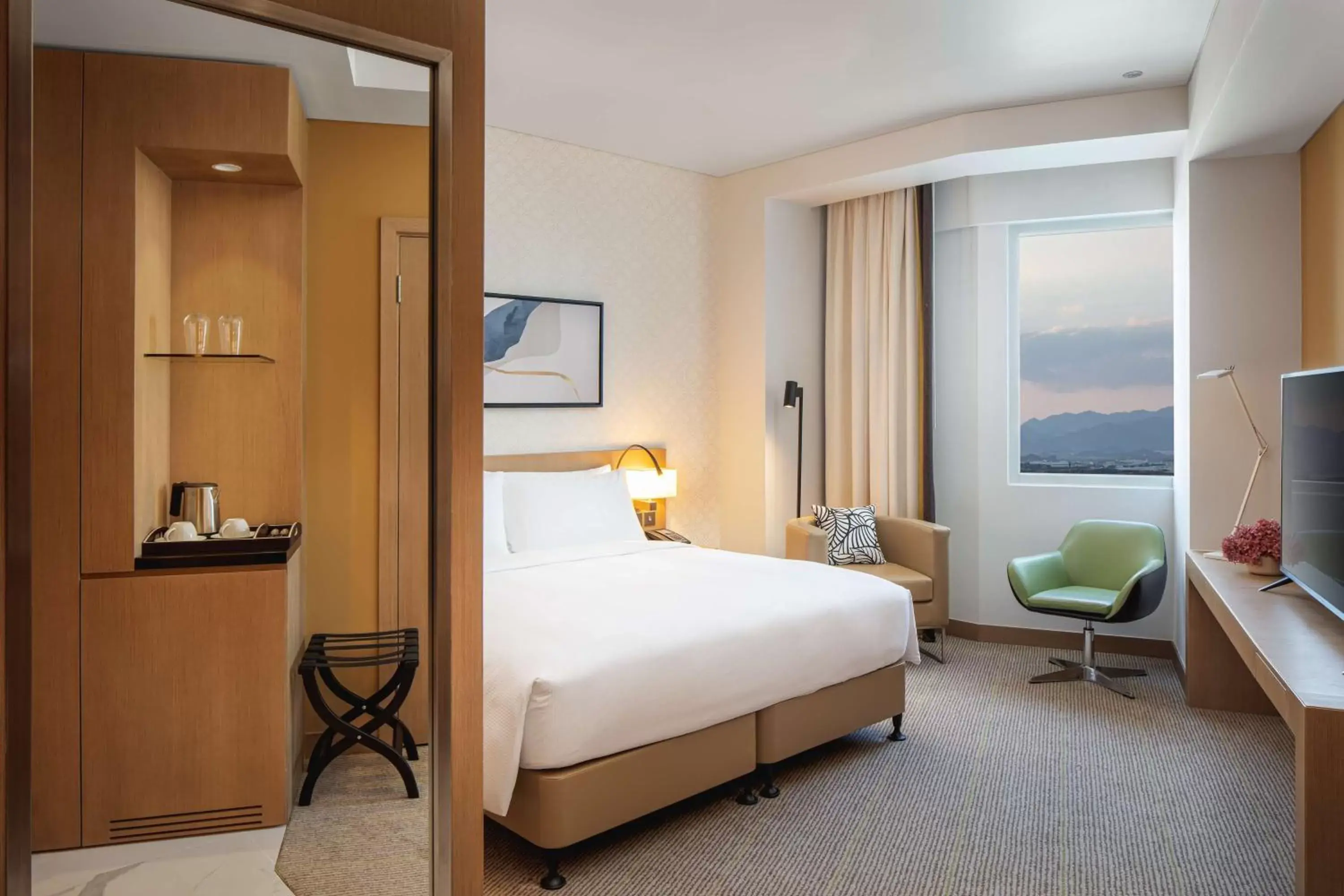 King Room - Mobility Accessible in Doubletree By Hilton Fujairah City King Room - Mobility Accessible in Doubletree By Hilton Fujairah City