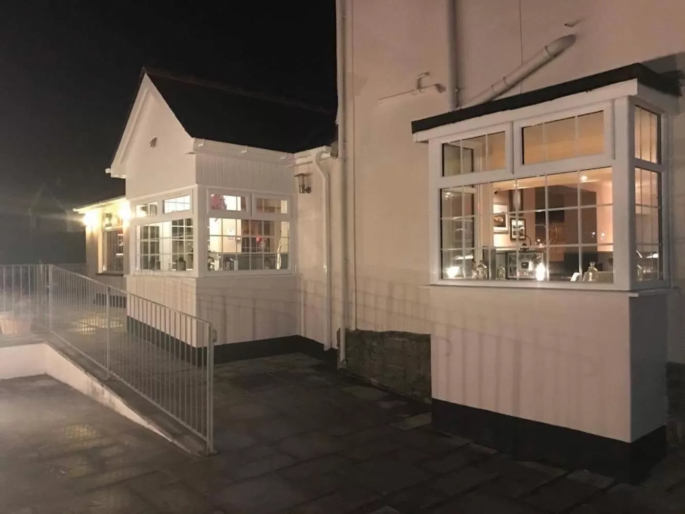 Property Building in The Ynyscedwyn Arms Hotel