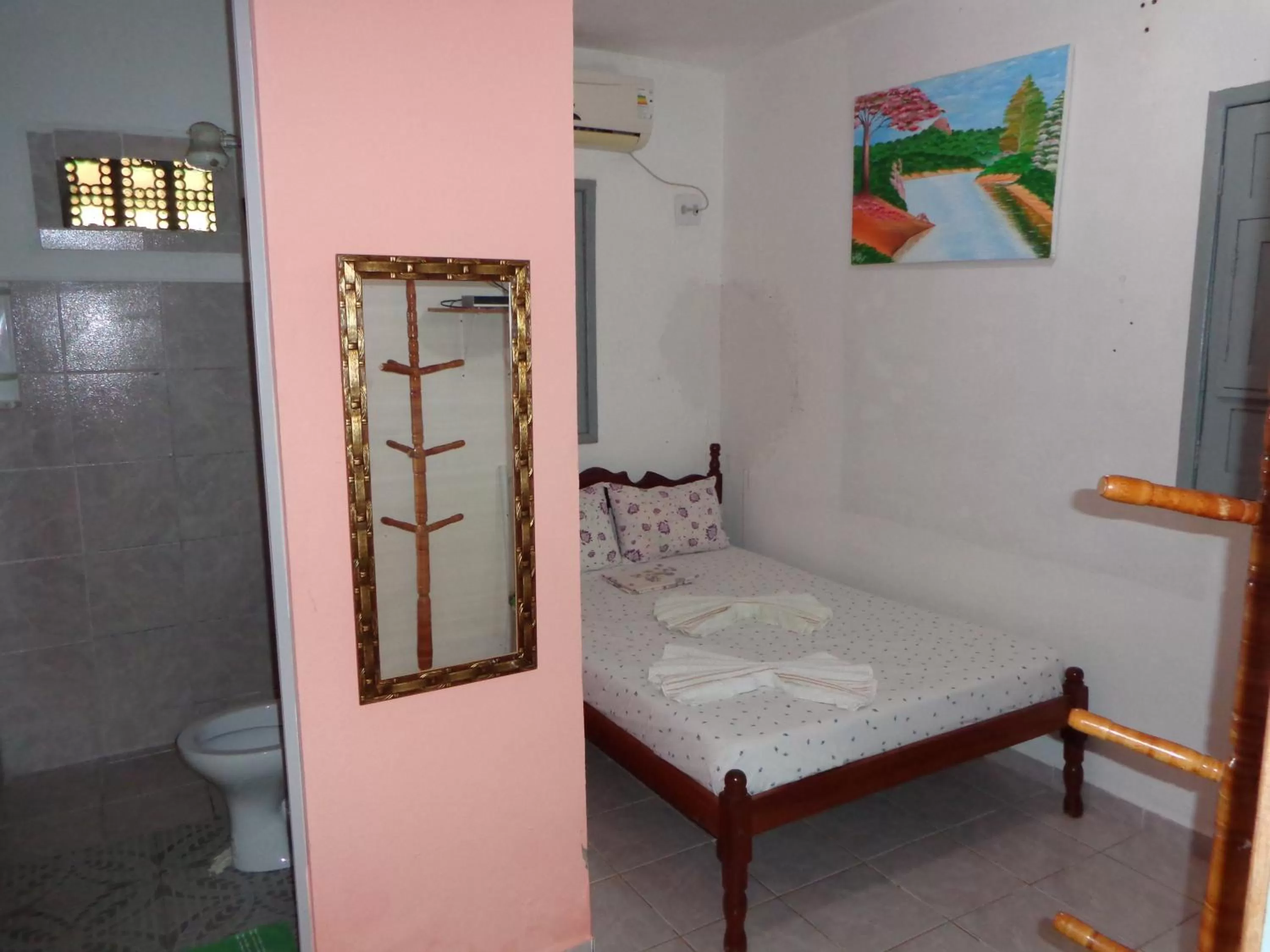 Photo of the whole room, Bed in Pousada dos Ventos