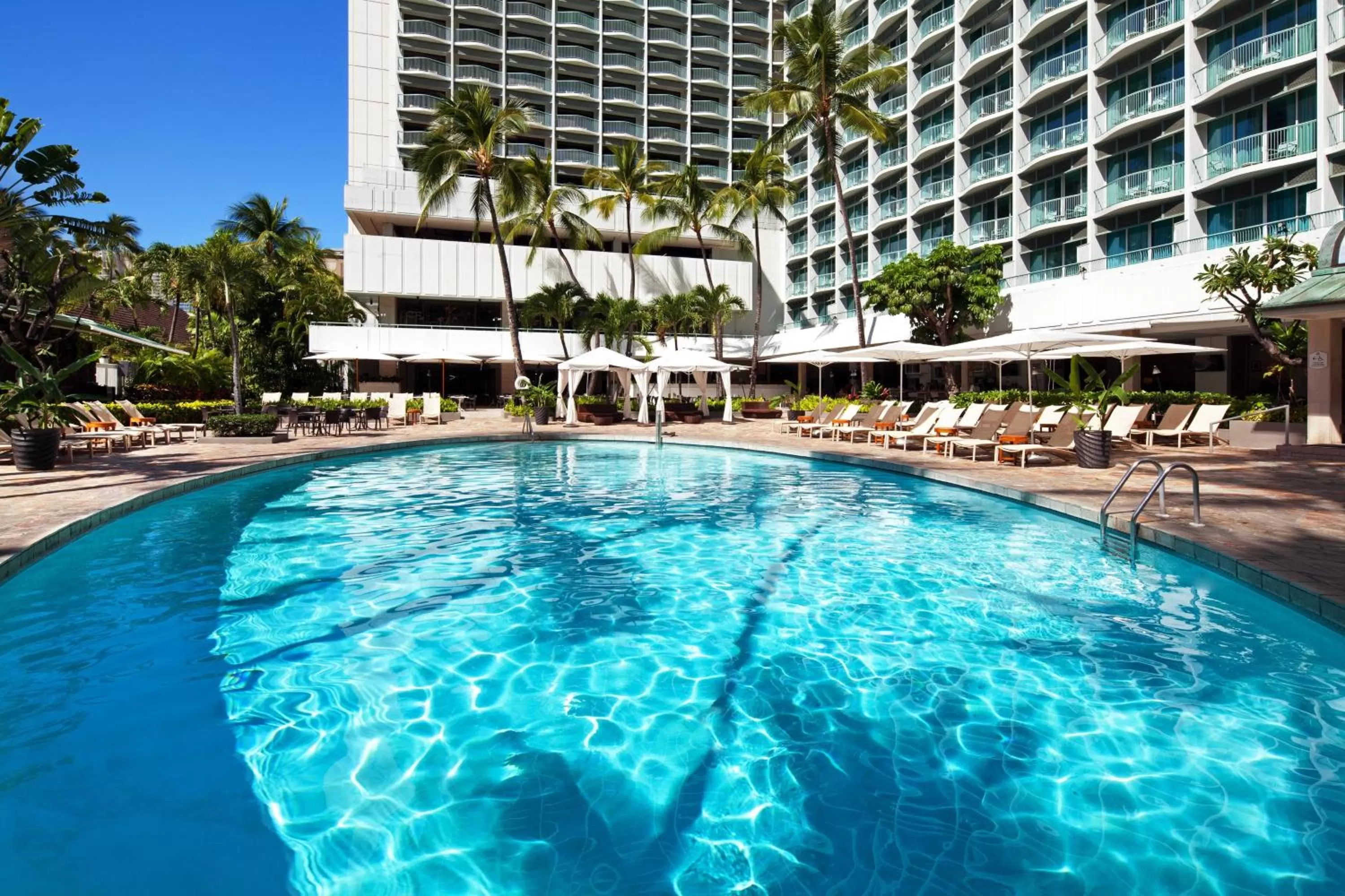 Swimming pool in Sheraton Princess Kaiulani Waikiki Beach