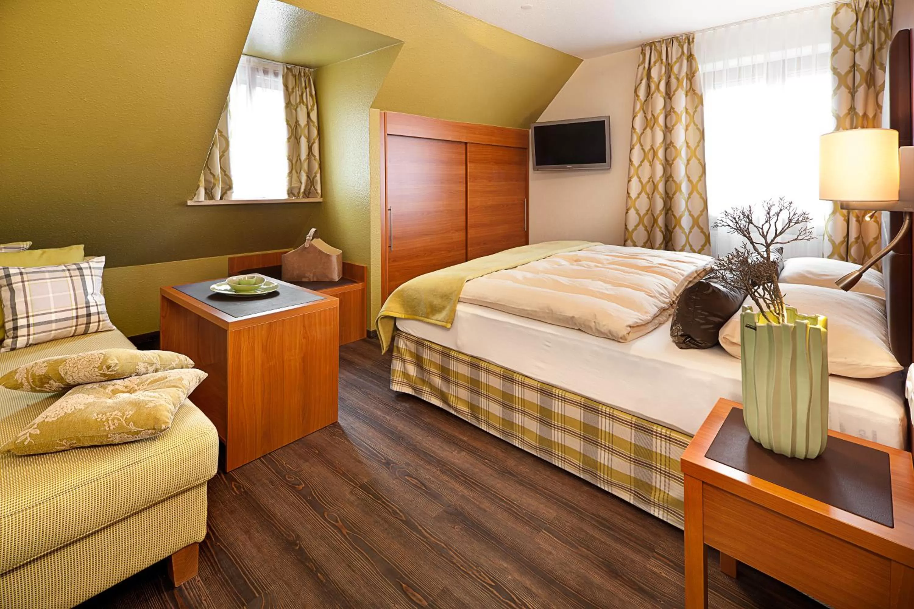 Photo of the whole room, Bed in Altstadthotel "Zum Hechten"